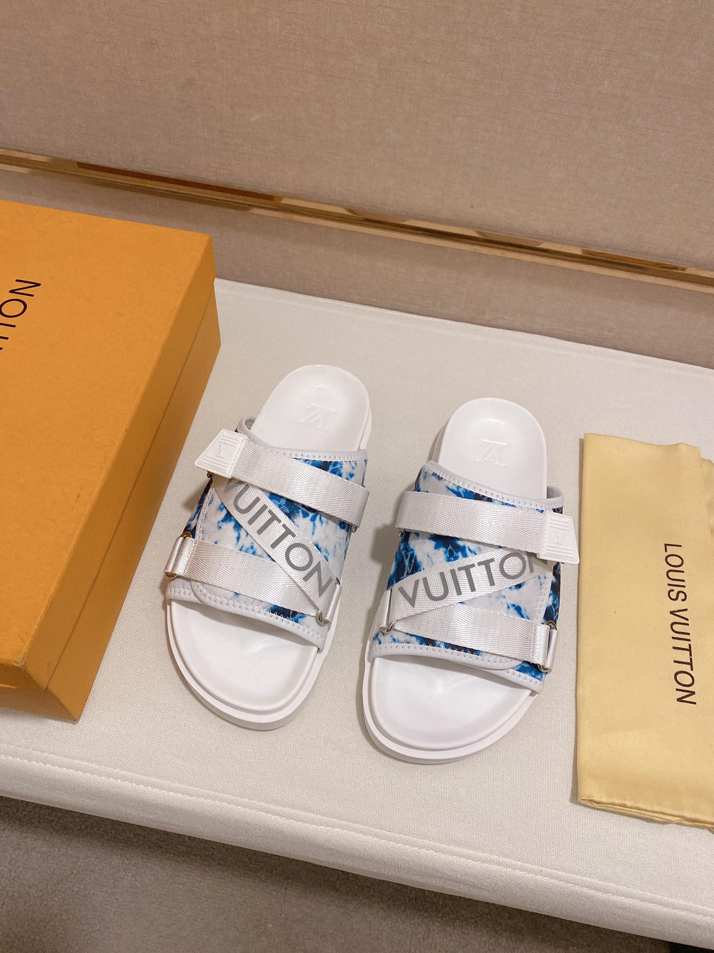Louis Vuitton Honolulu Sneaker 7 - vstockx