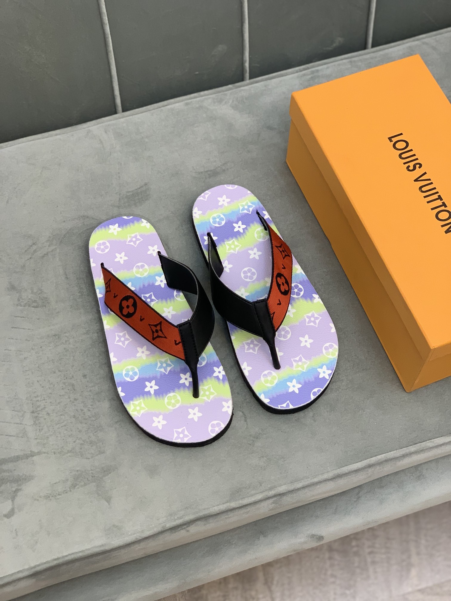 Louis Vuitton Slipper 44 - vstockx