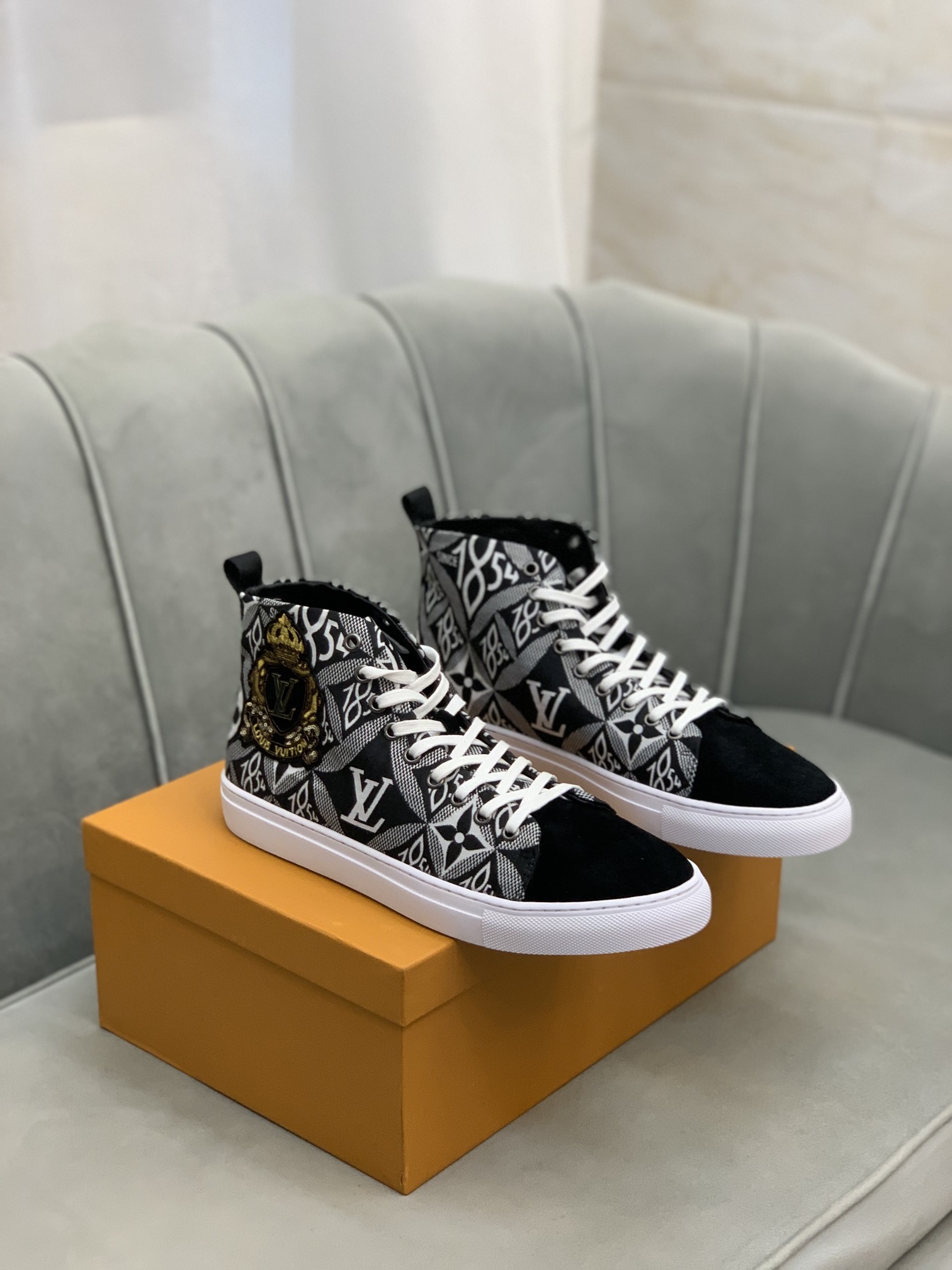 Louis Vuitton High Top sneaker 10 - vstockx