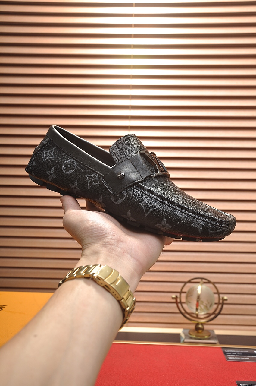 Louis Vuitton Leather Boots 33 - vstockx
