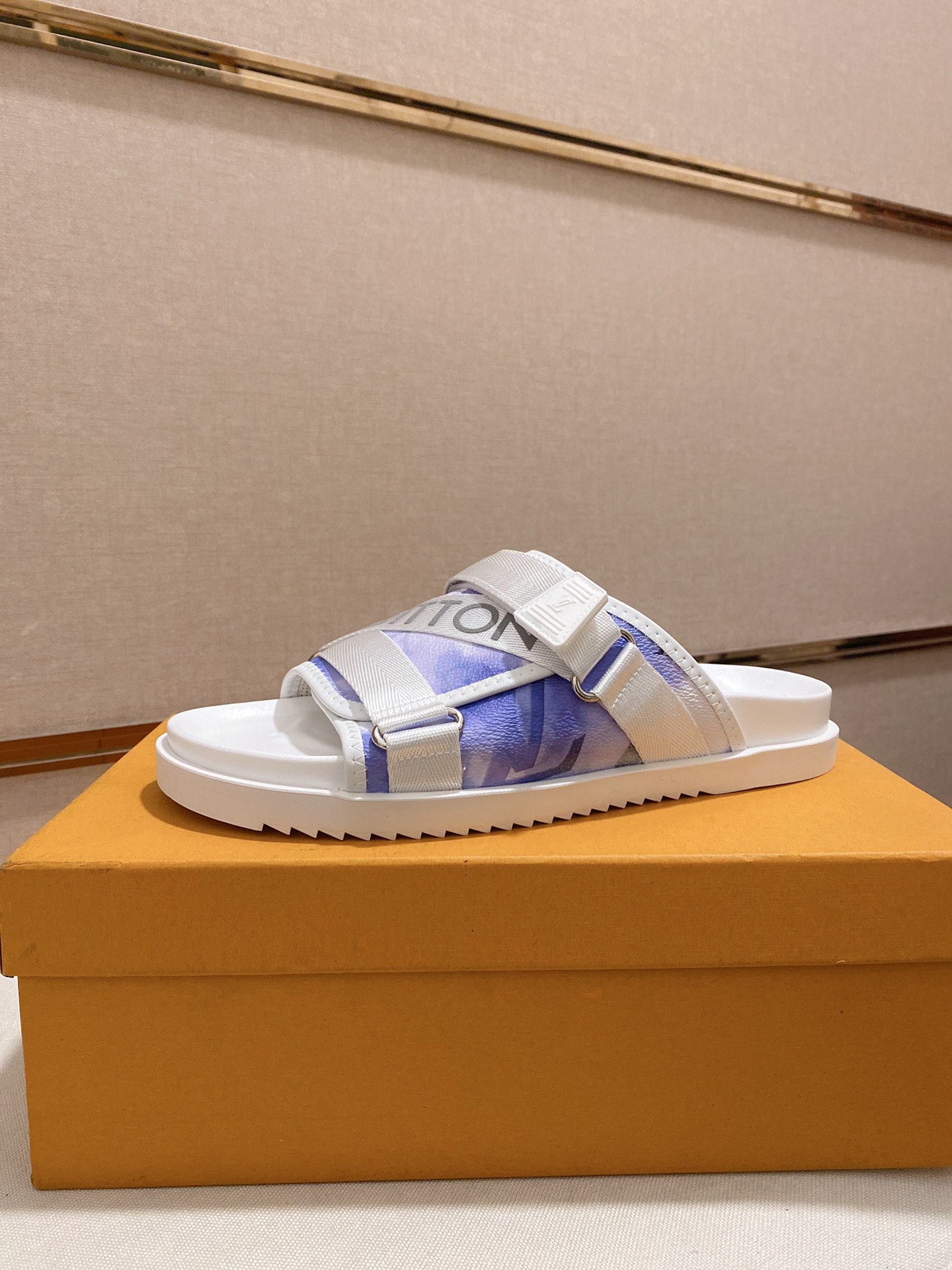 Louis Vuitton Honolulu Sneaker 11 - vstockx