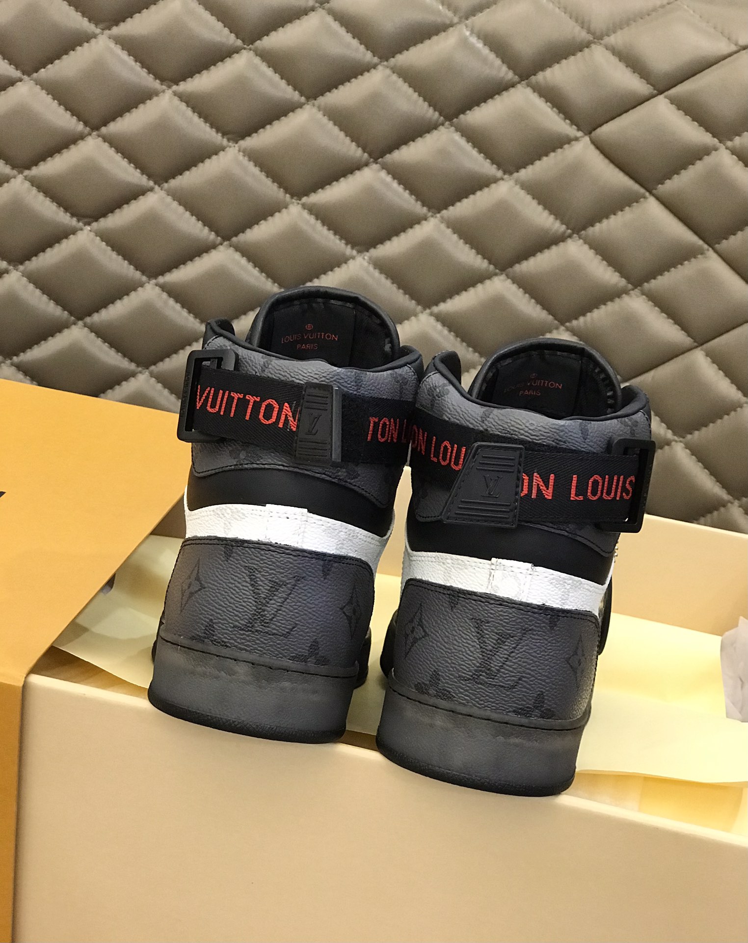 Louis Vuitton Rivoli sneaker 10 - vstockx