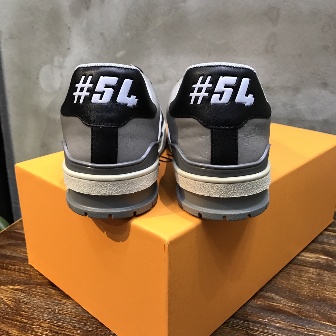 Louis Vuitton Trainer Sneakers 31 - vstockx