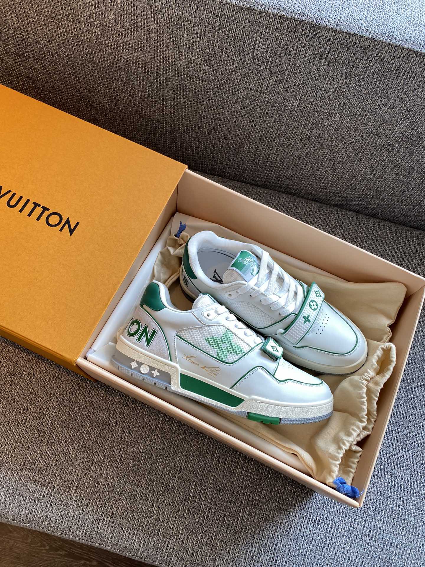 Louis Vuitton LV TRAINERS SNEAKER 9 - vstockx