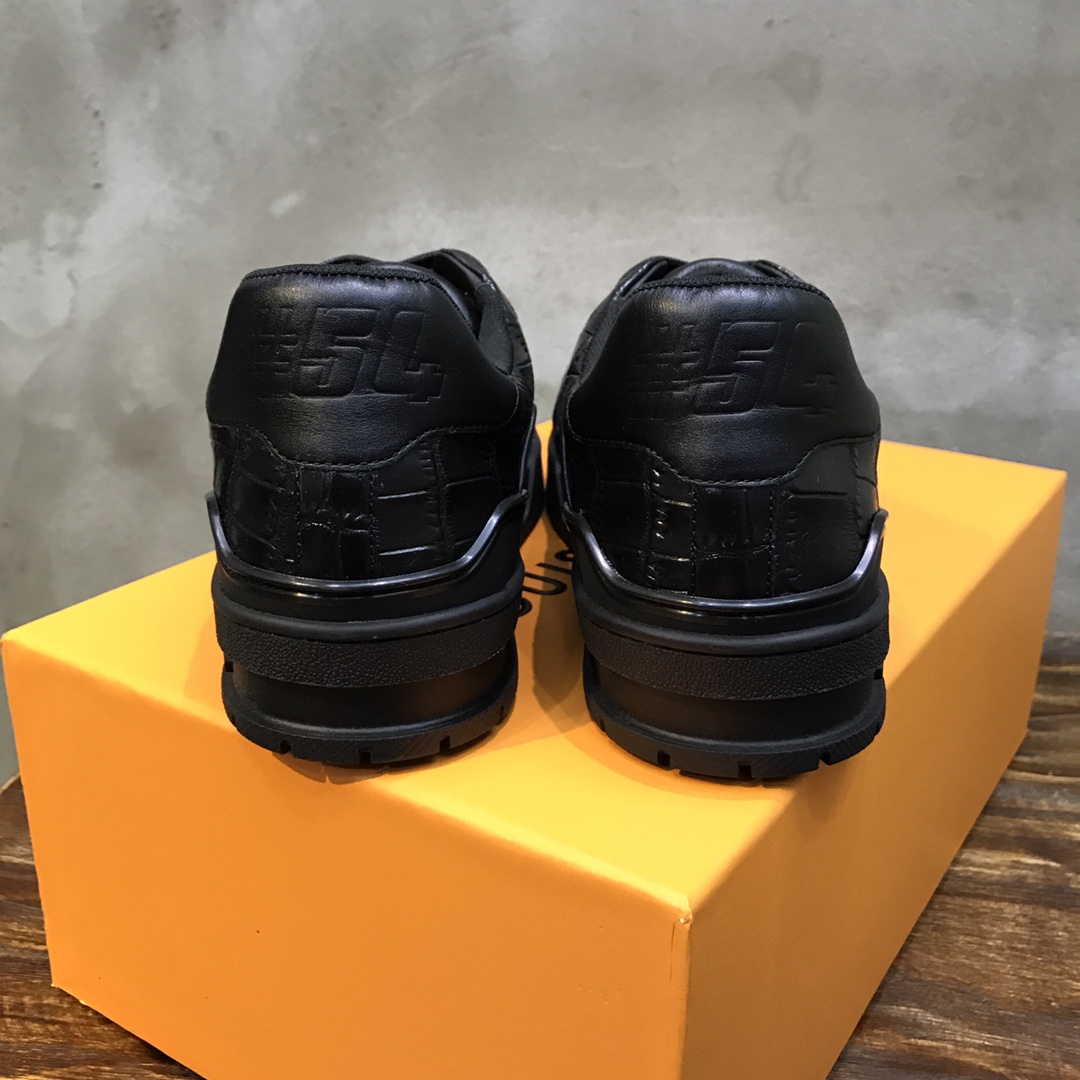 Louis Vuitton Trainer Sneakers 30 - vstockx