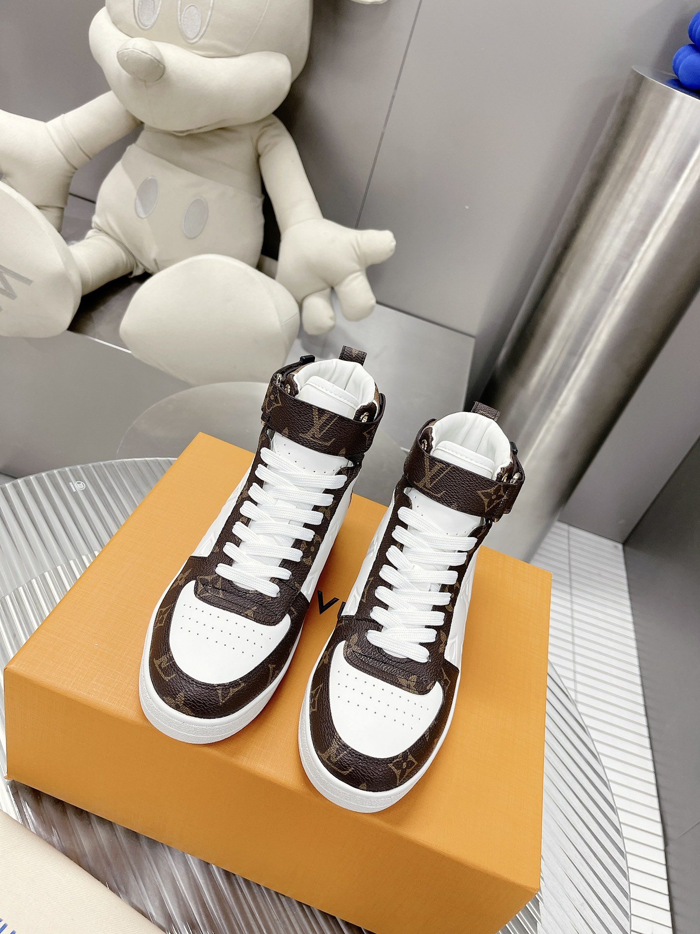 Louis Vuitton RIVOLI TRAINER BOOTS SNEAKER 11 - vstockx