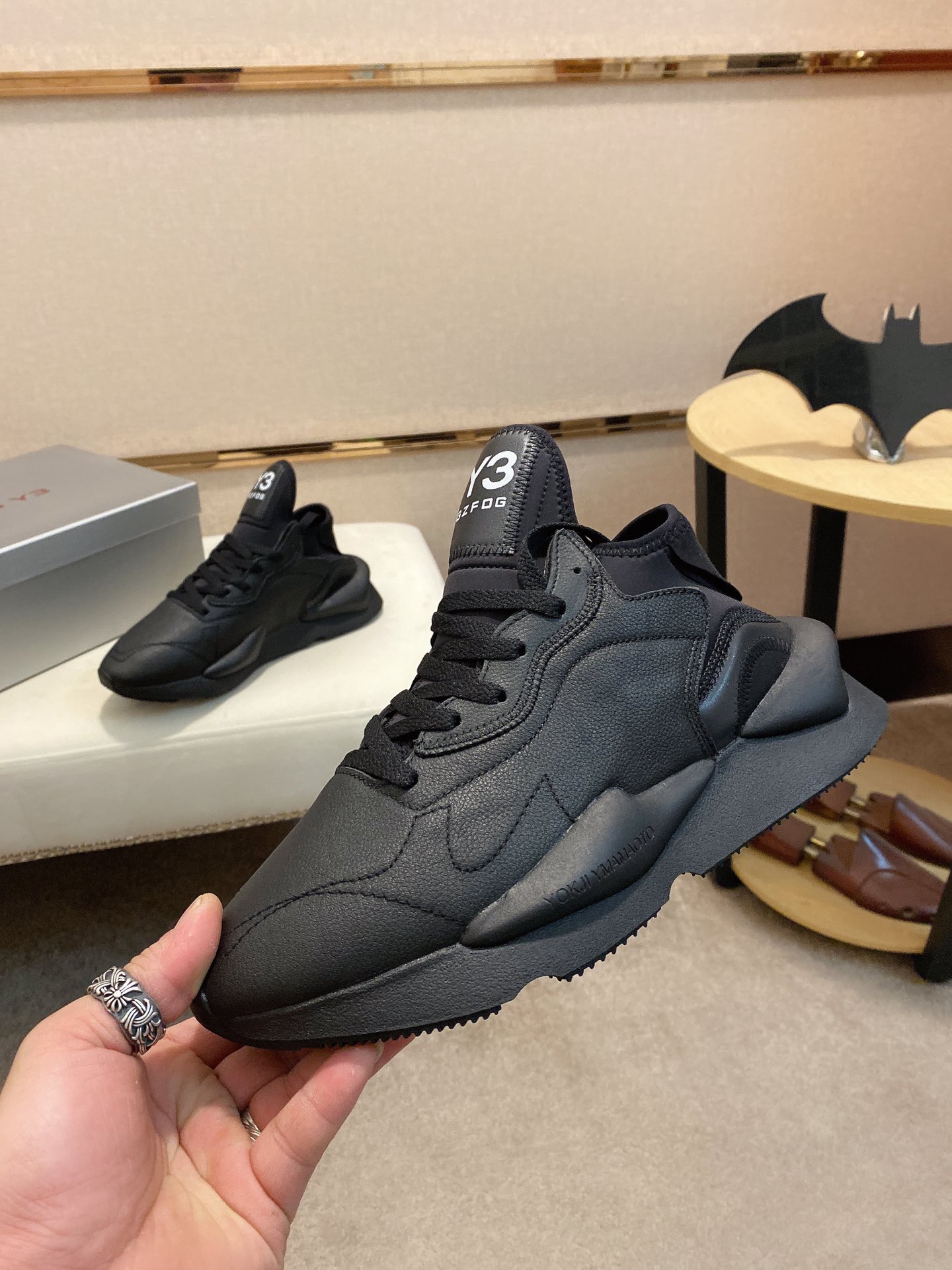 Y-3 Kaiwa Lace-Up Sneakers 45 - vstockx