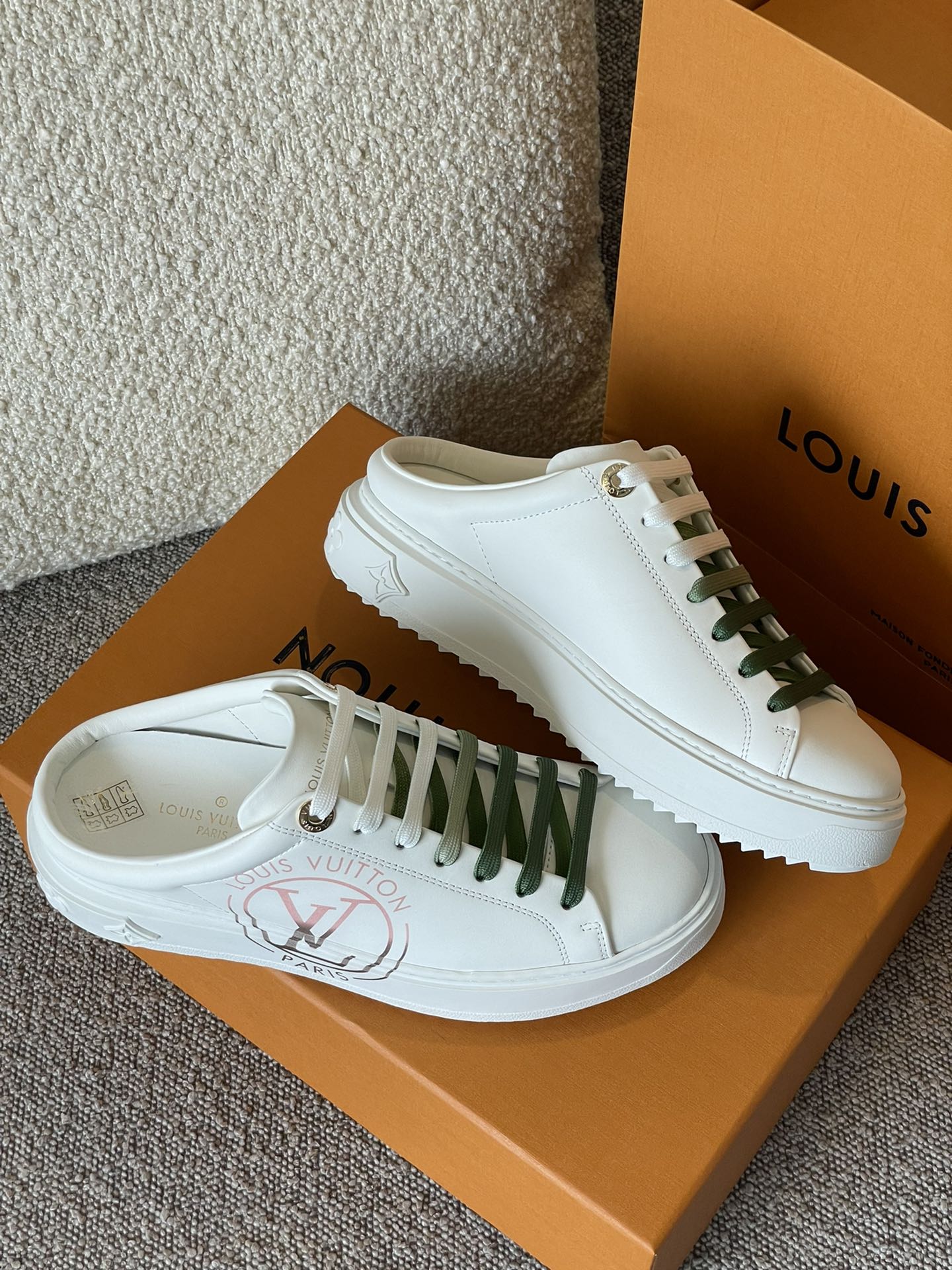 Louis Vuitton TIME OUT TRAINERS 1 - vstockx