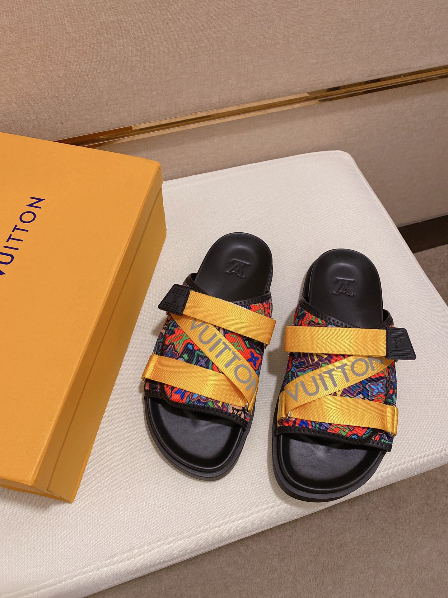 Louis Vuitton Honolulu Sneaker 12 - vstockx
