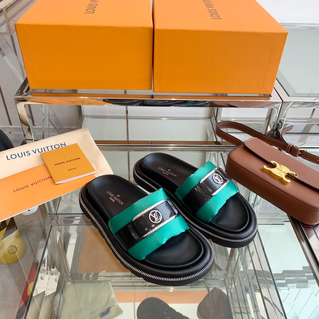 Louis Vuitton POOL PILLOW FLAT COMFORT MULES 4 - vstockx