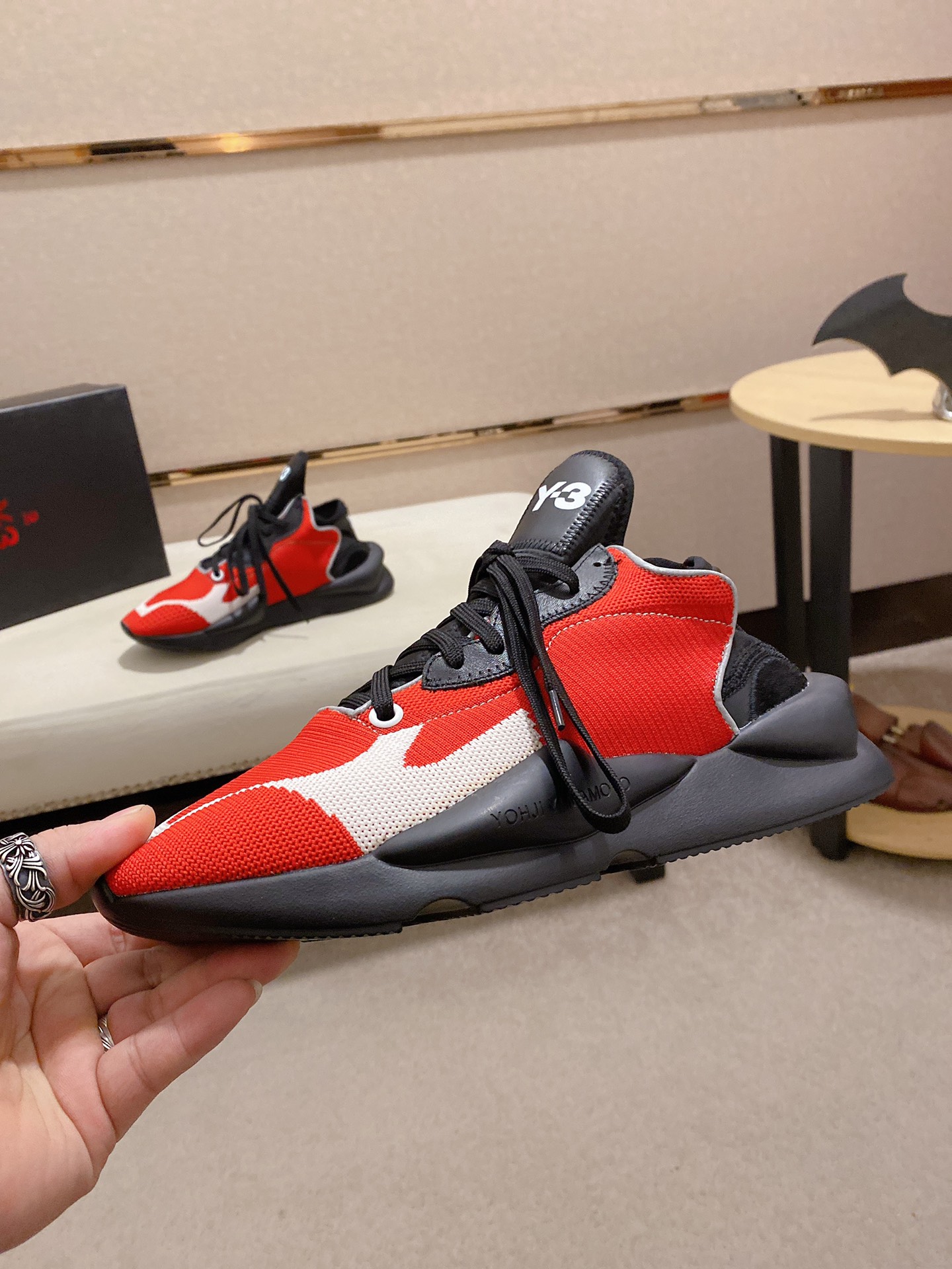 Y-3 Kaiwa Lace-Up Sneakers 11 - vstockx