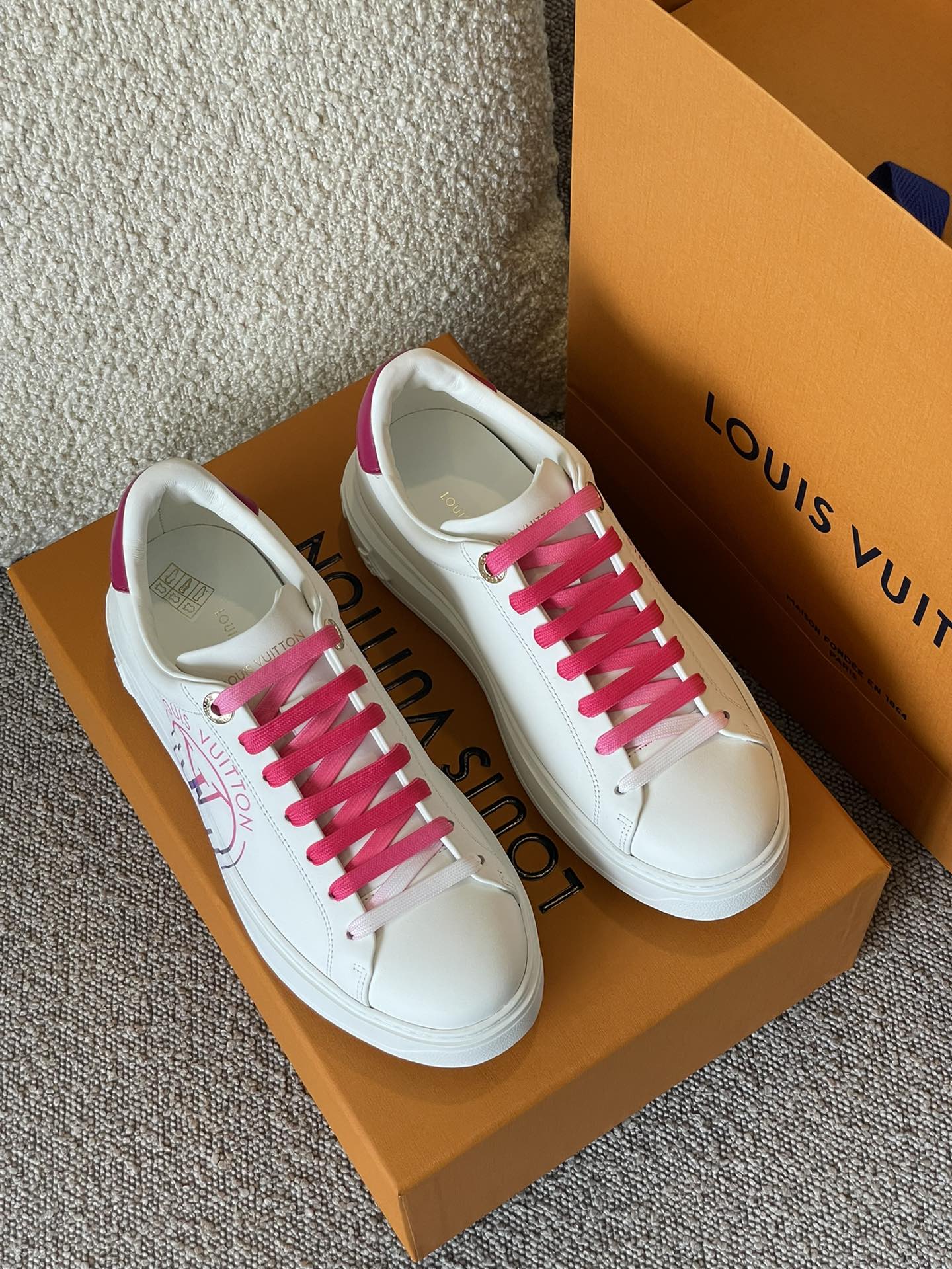 Louis Vuitton TIME OUT TRAINERS 1 - vstockx