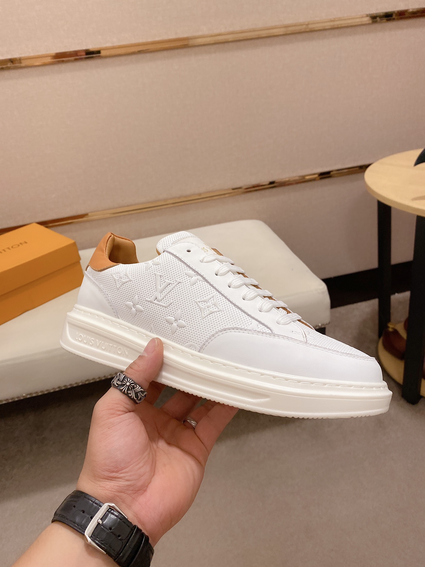 Louis Vuitton Low Top sneaker 118 - vstockx