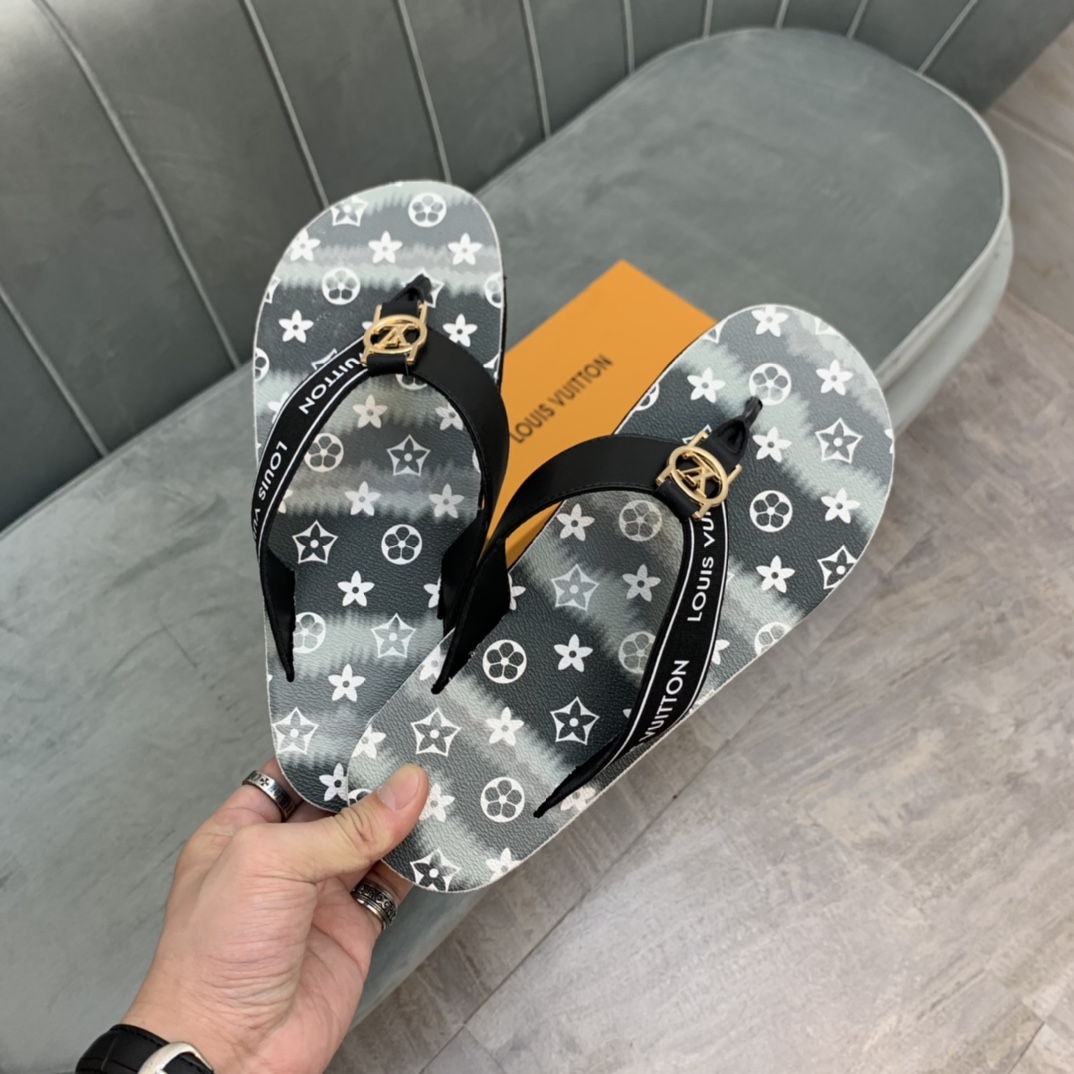 Louis Vuitton Slipper 43 - vstockx