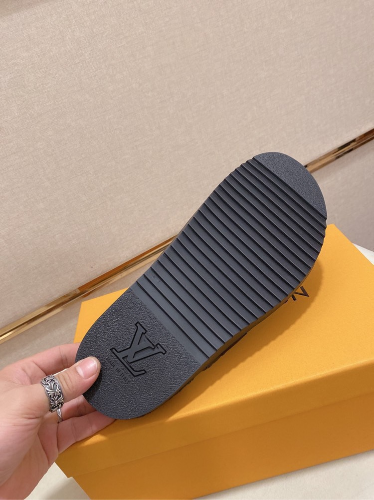 Louis Vuitton Honolulu Sneaker 14 - vstockx