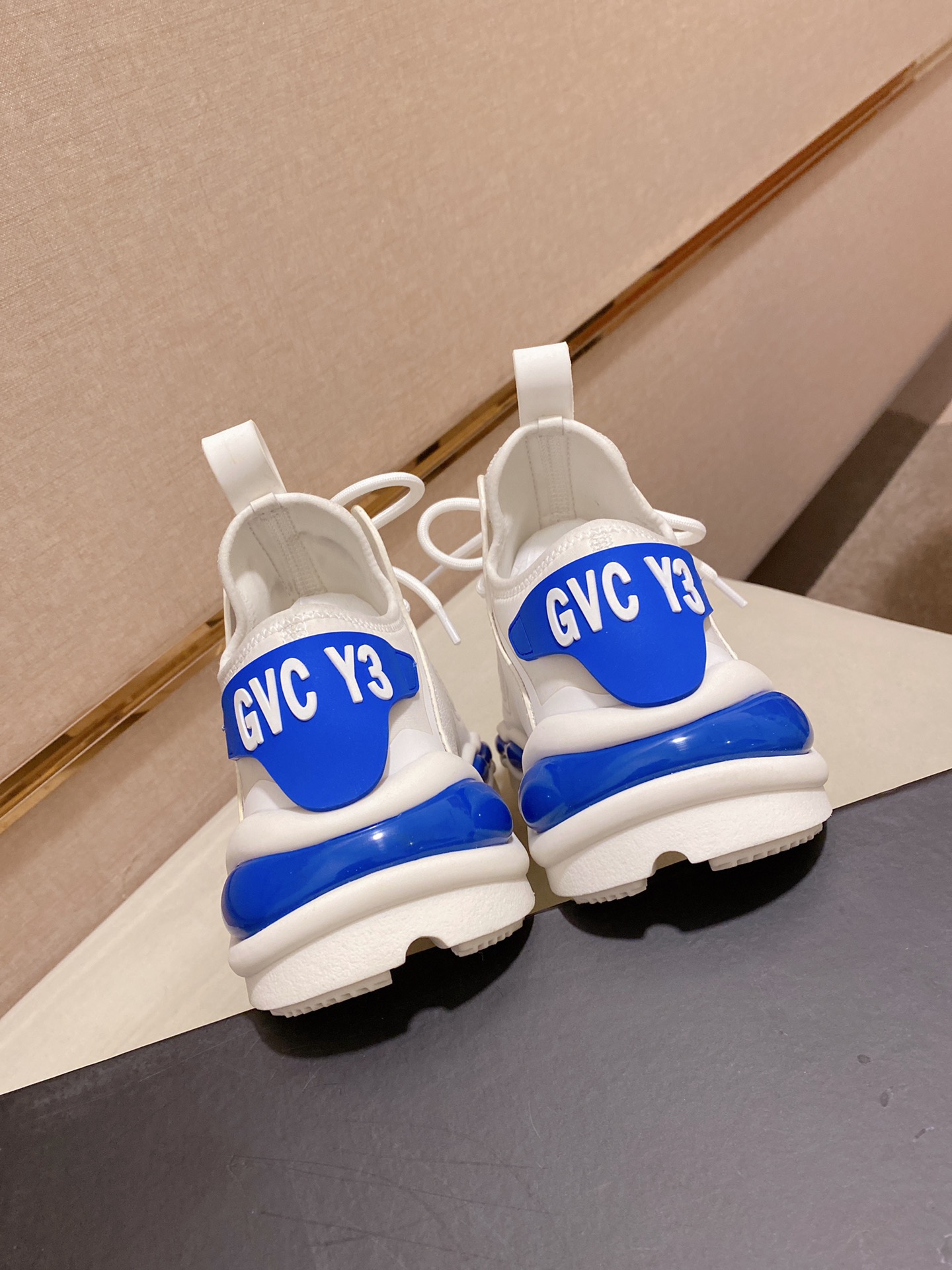 Y-3 Kaiwa Lace-Up Sneakers 1 - vstockx