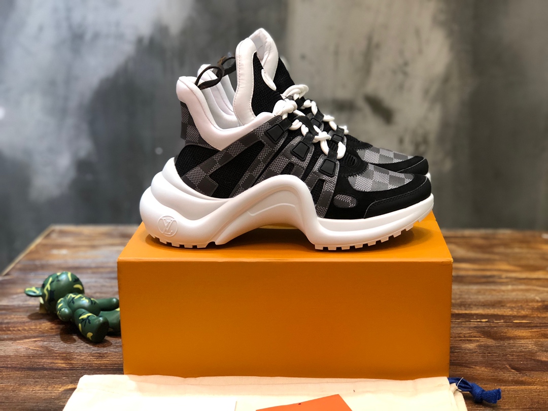 Louis Vuitton Archlight 18 - vstockx