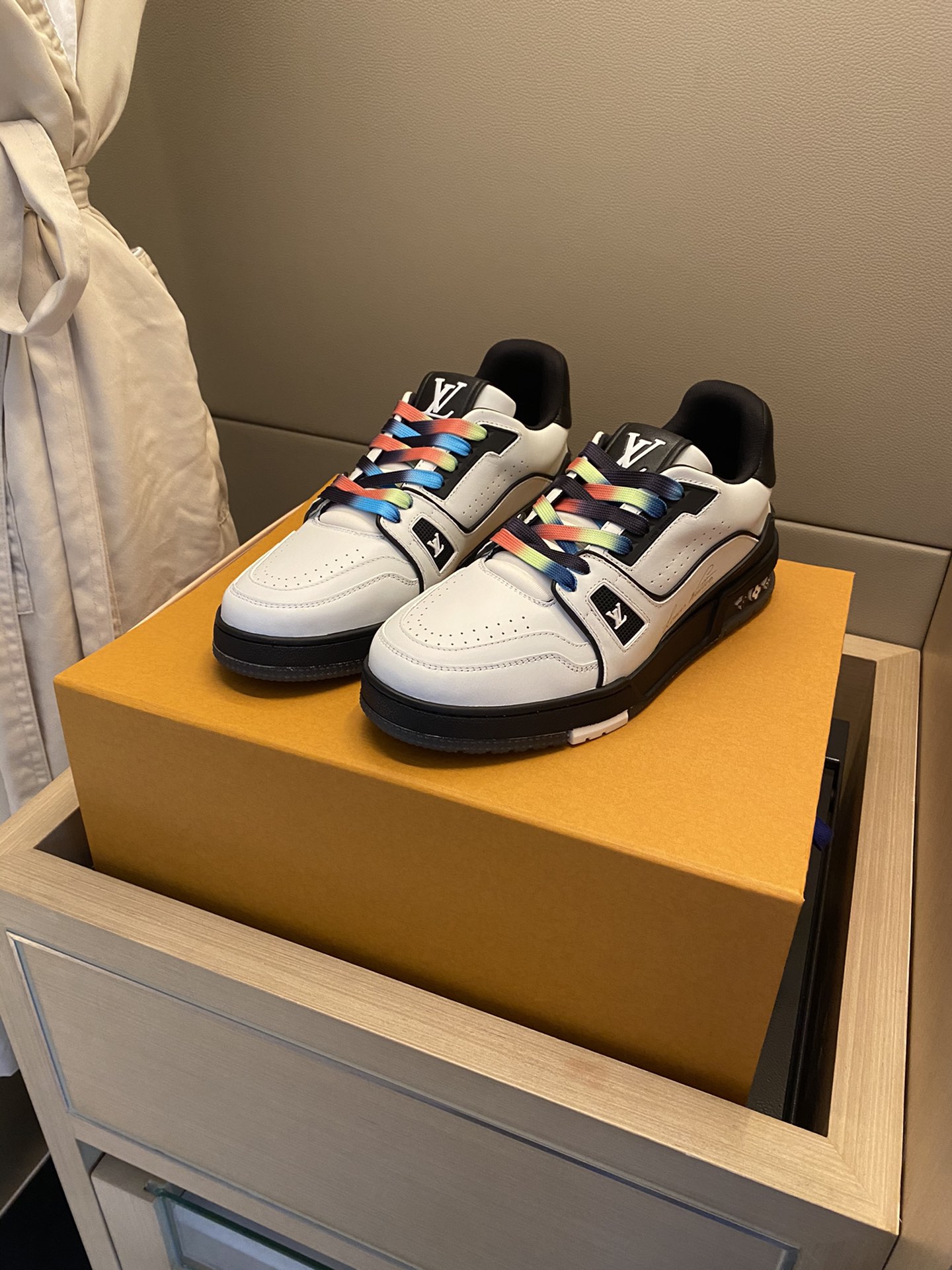 Louis Vuitton LV TRAINERS SNEAKER 9 - vstockx