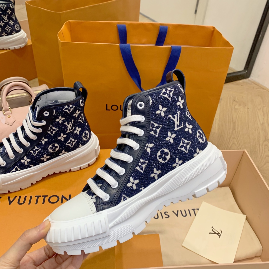 Louis Vuitton LV SQUAD TRAINER BOOTS 5 - vstockx