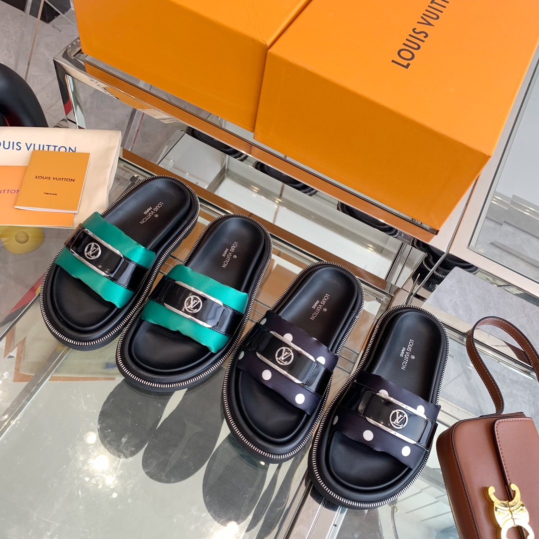 Louis Vuitton POOL PILLOW FLAT COMFORT MULES 4 - vstockx