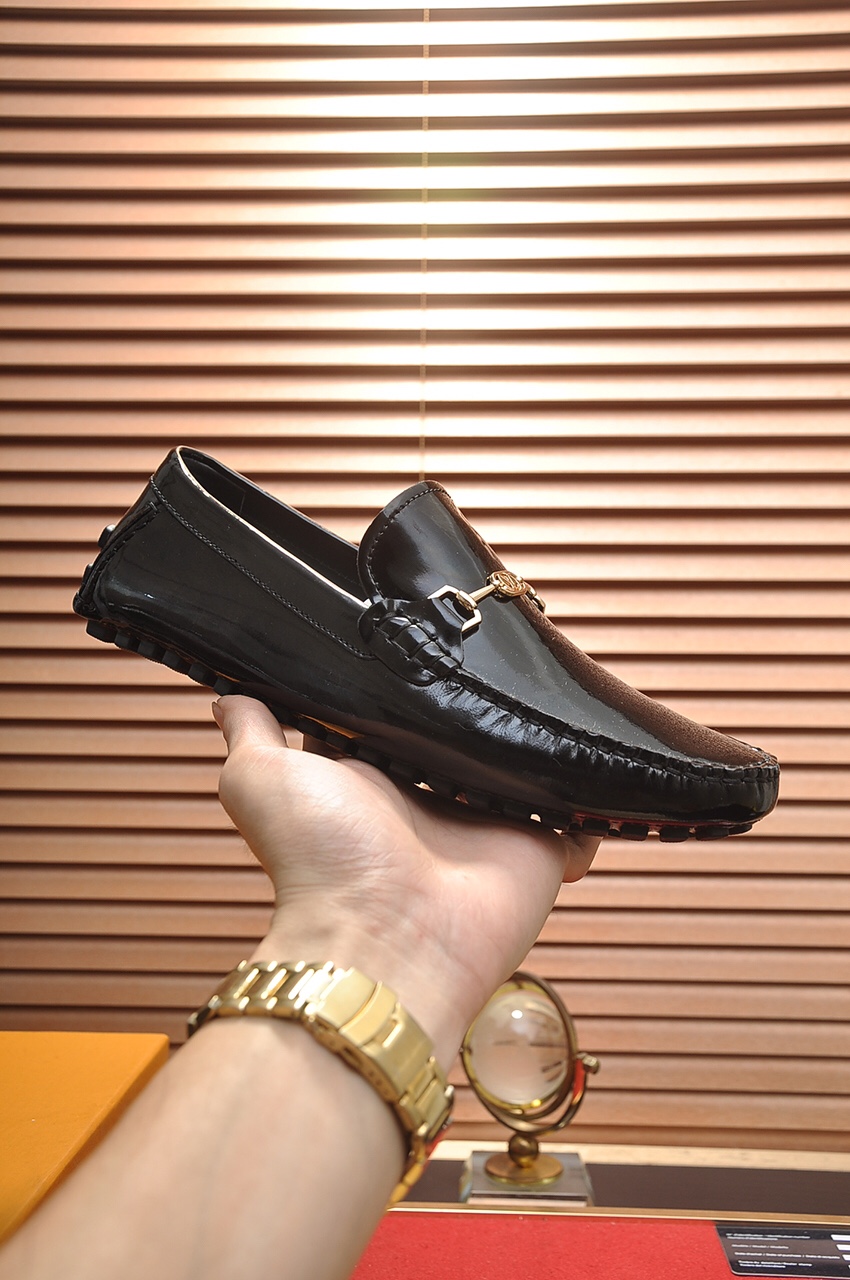 Louis Vuitton Leather Boots 16 - vstockx