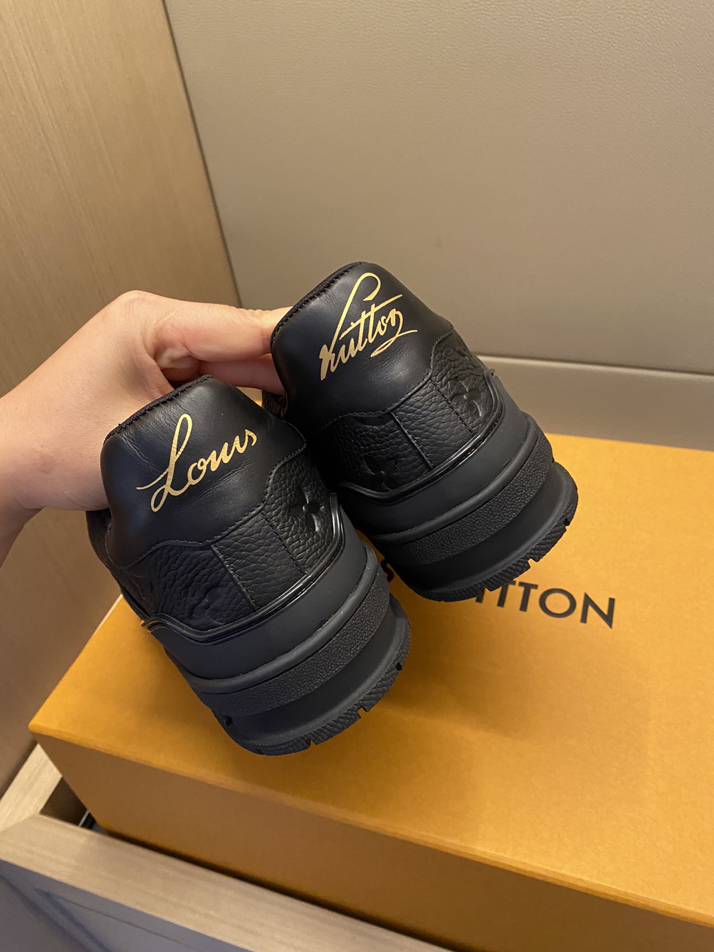 Louis Vuitton LV TRAINERS SNEAKER 9 - vstockx