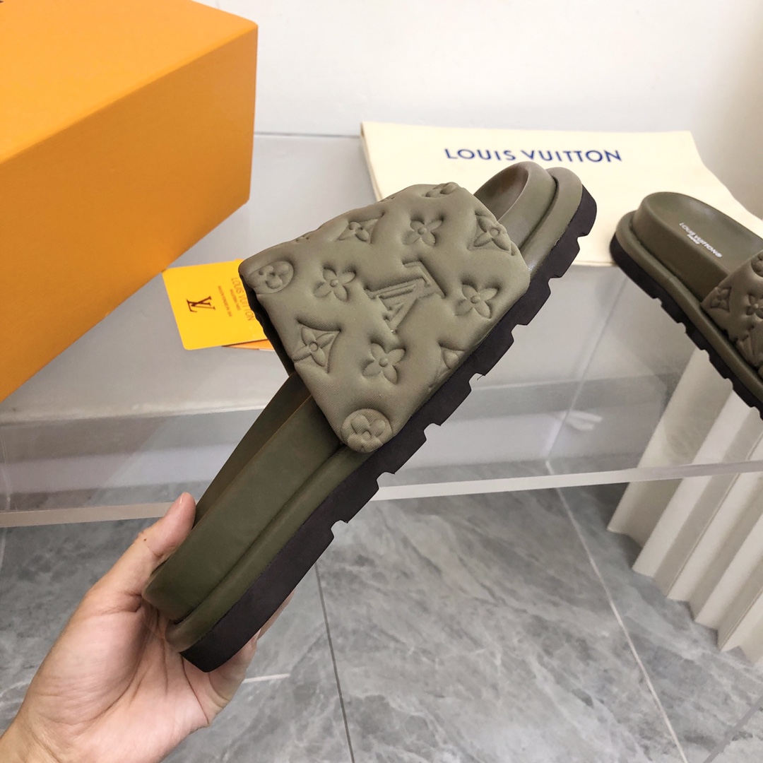 Louis Vuitton POOL PILLOW COMFORT MULES WOMEN 1 - vstockx