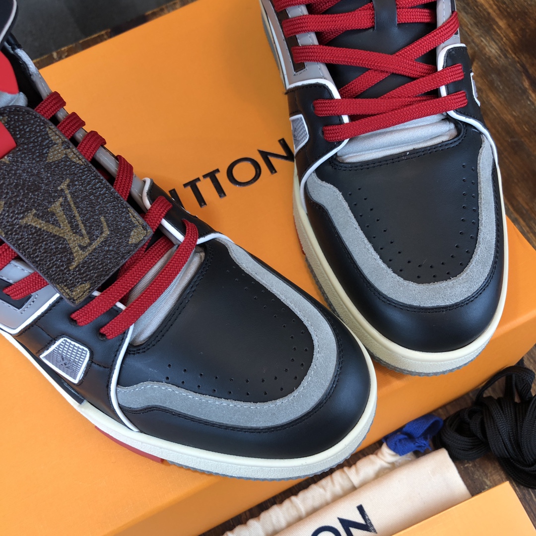 Louis Vuitton Trainer Sneakers 18 - vstockx