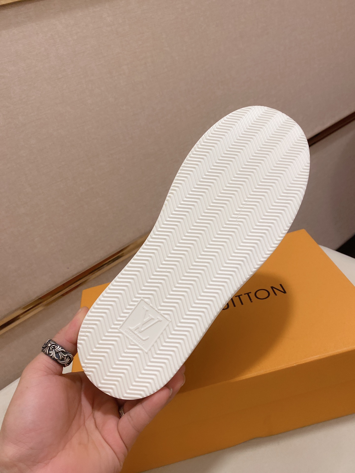 Louis Vuitton Low Top sneaker 113 - vstockx