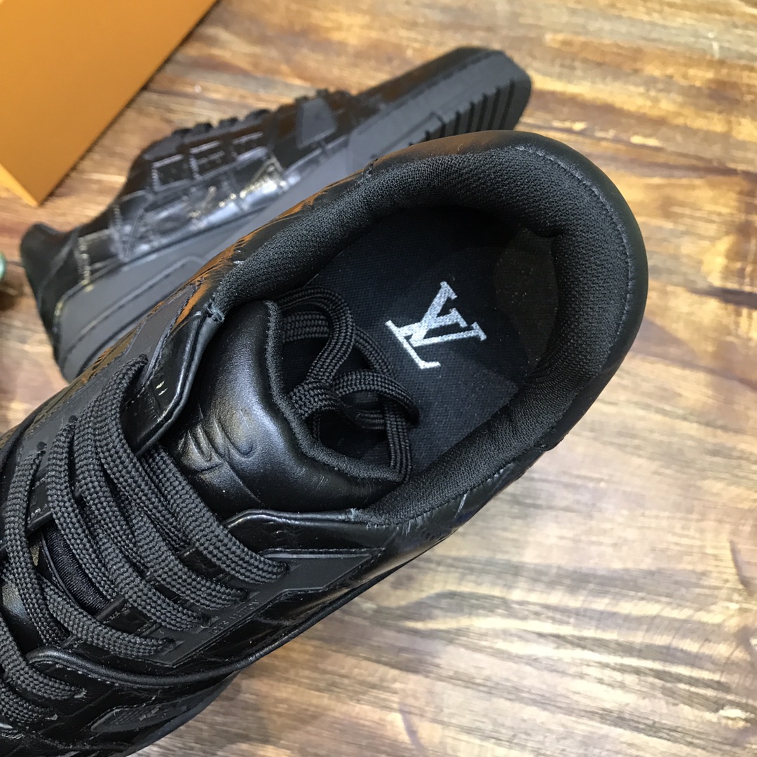 Louis Vuitton Trainer Sneakers 30 - vstockx