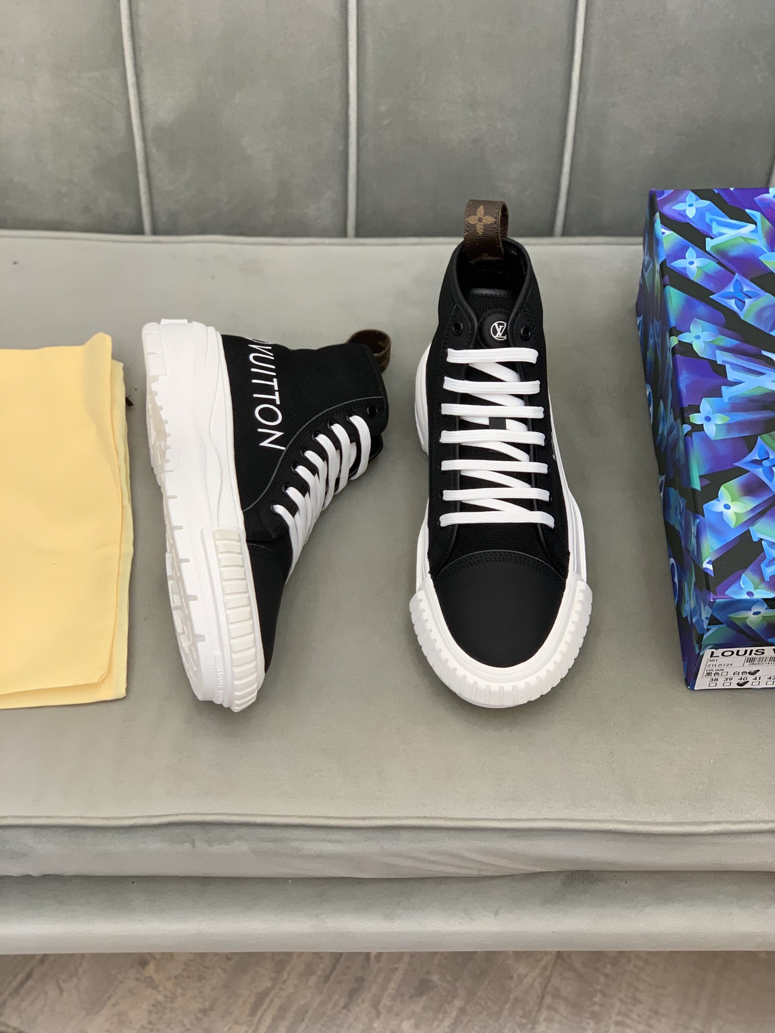 Louis Vuitton Squad sneaker 2 - vstockx