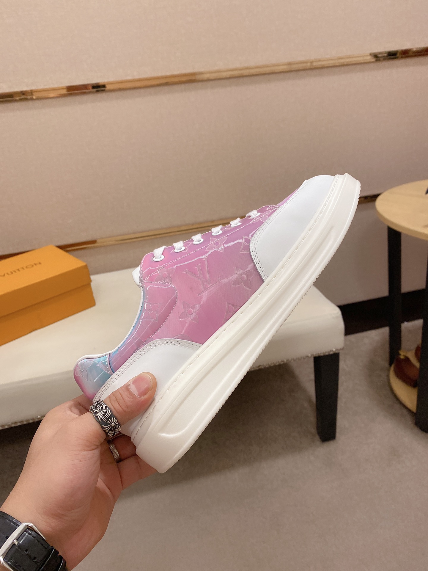 Louis Vuitton Low Top sneaker 112 - vstockx