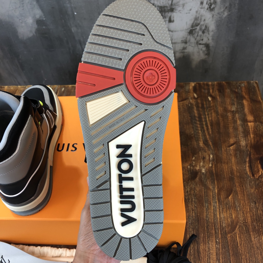 Louis Vuitton Trainer Sneakers 15 - vstockx