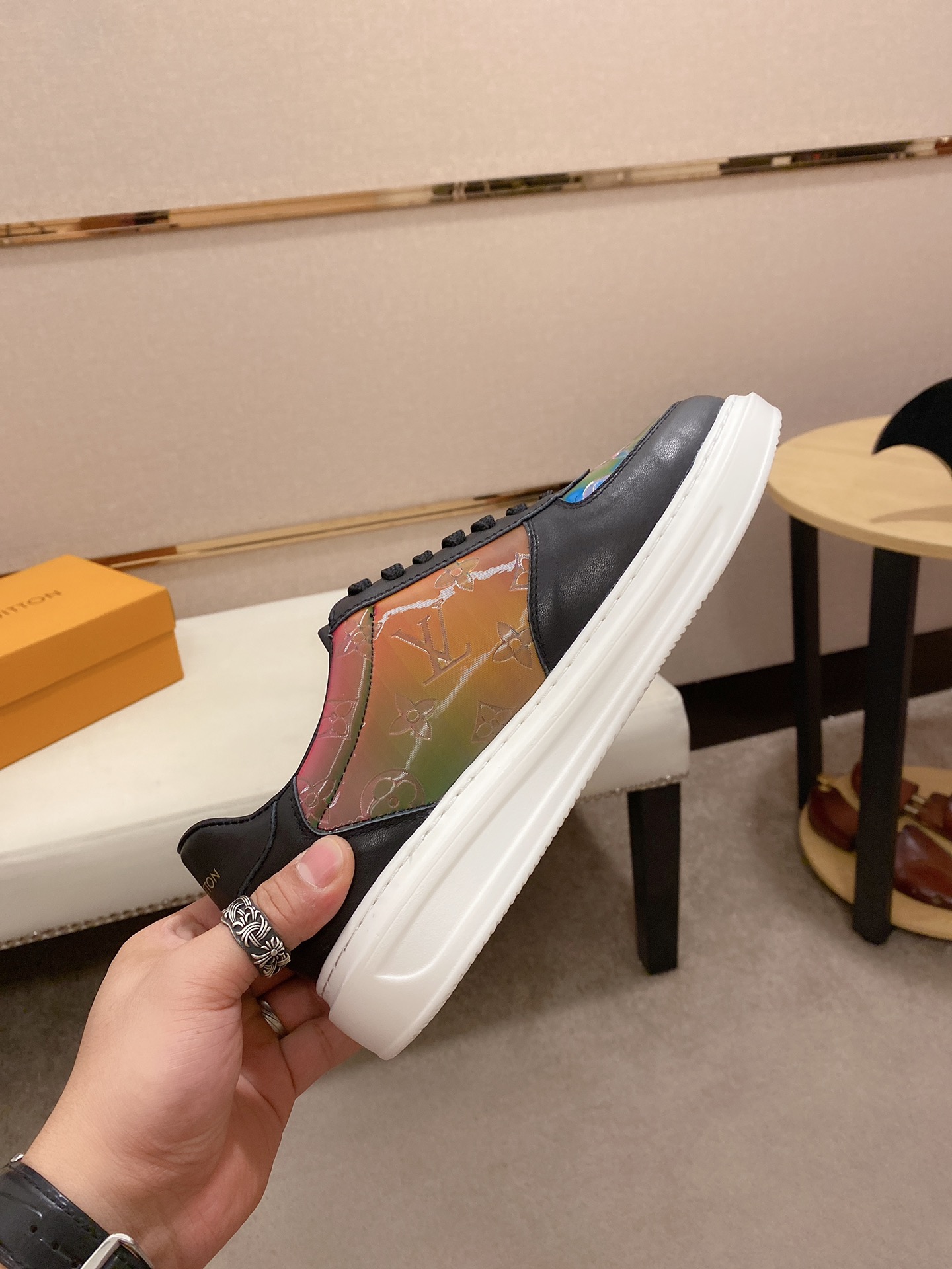 Louis Vuitton Low Top sneaker 117 - vstockx