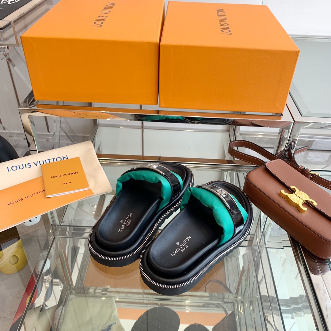 Louis Vuitton POOL PILLOW FLAT COMFORT MULES 4 - vstockx