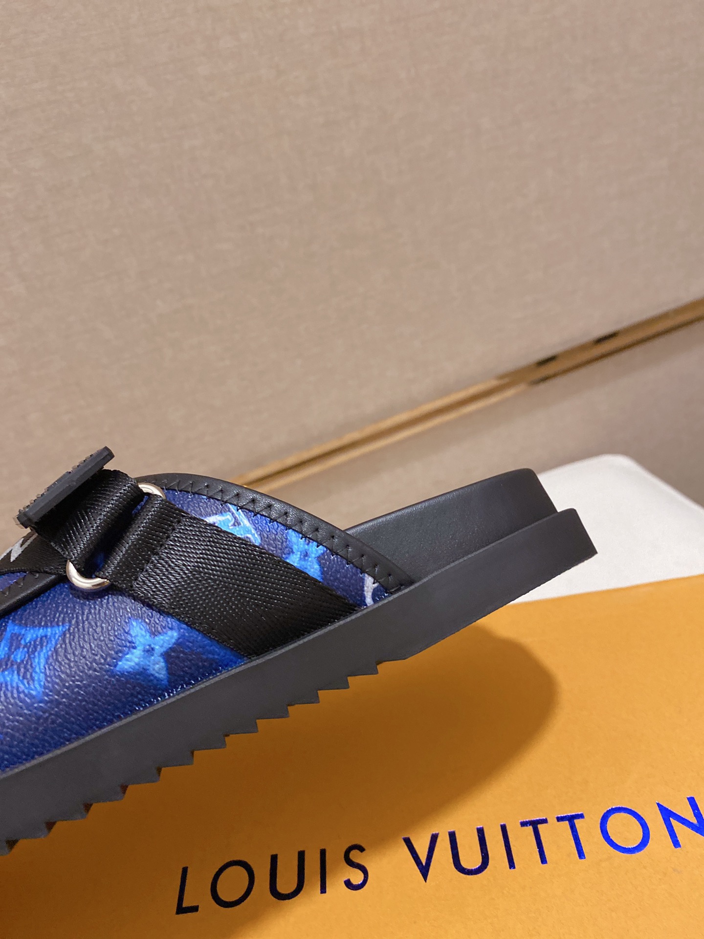 Louis Vuitton Honolulu Sneaker 15 - vstockx