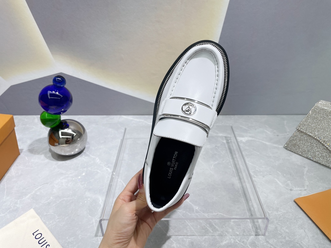 Louis Vuitton shoes WOMEN 3 - vstockx