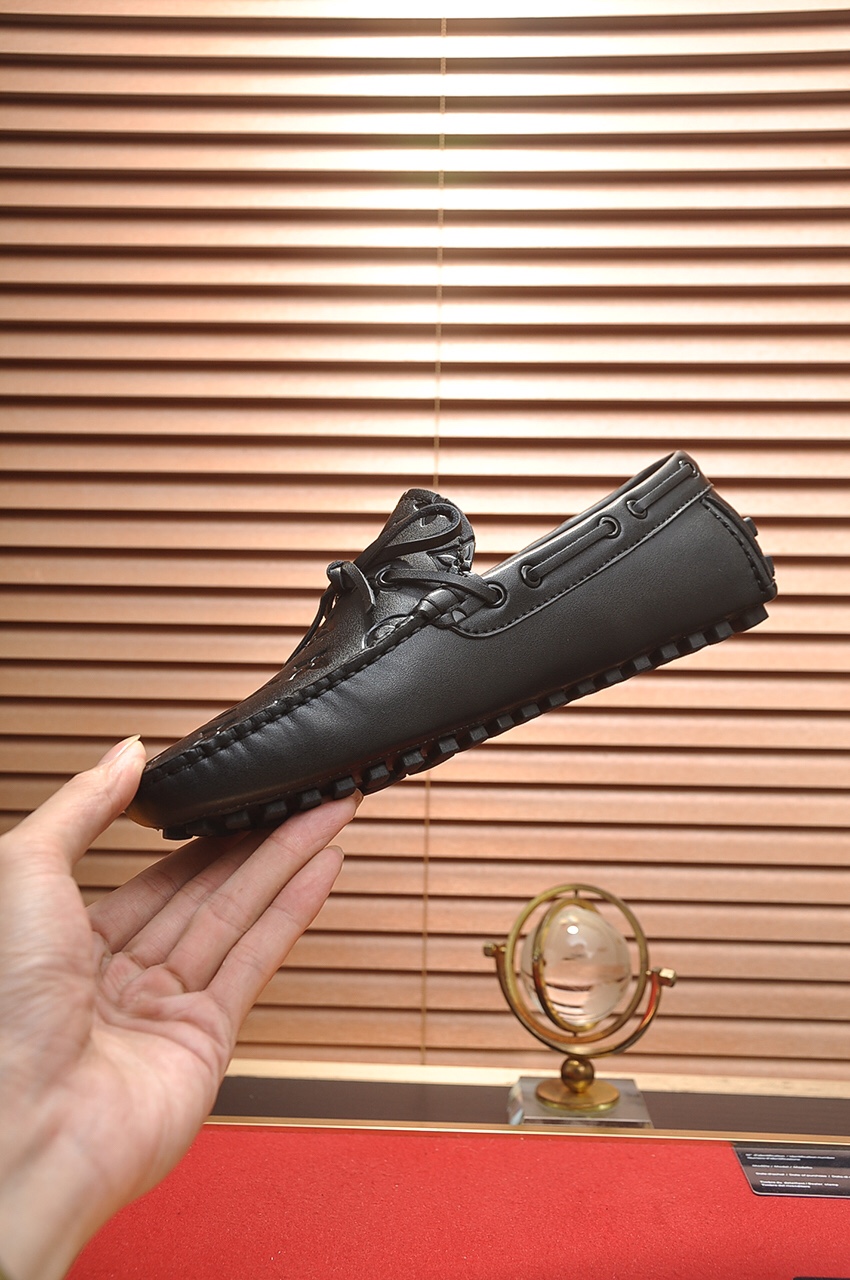 Louis Vuitton Leather Boots 21 - vstockx