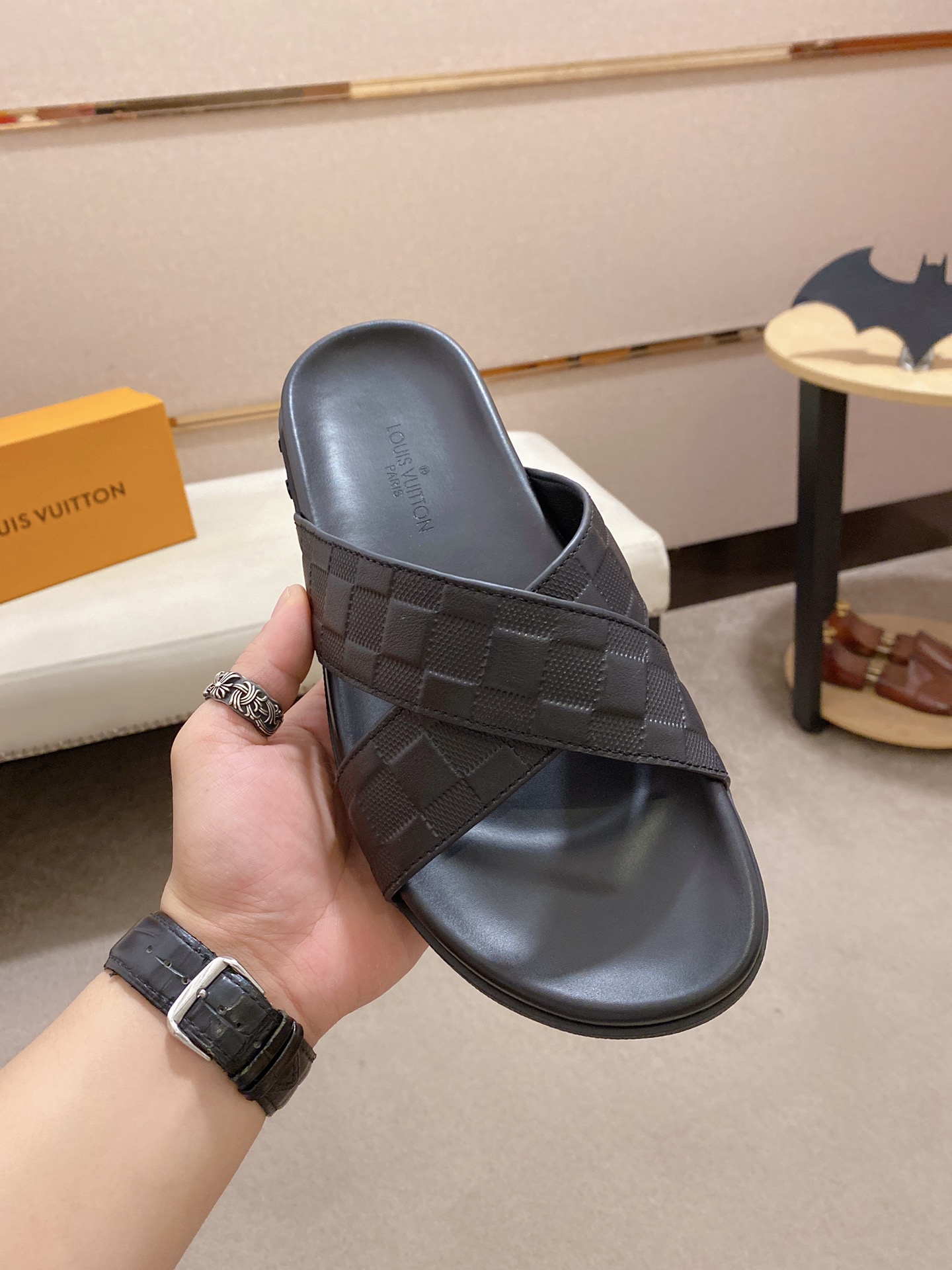 Louis Vuitton Slipper 7 - vstockx