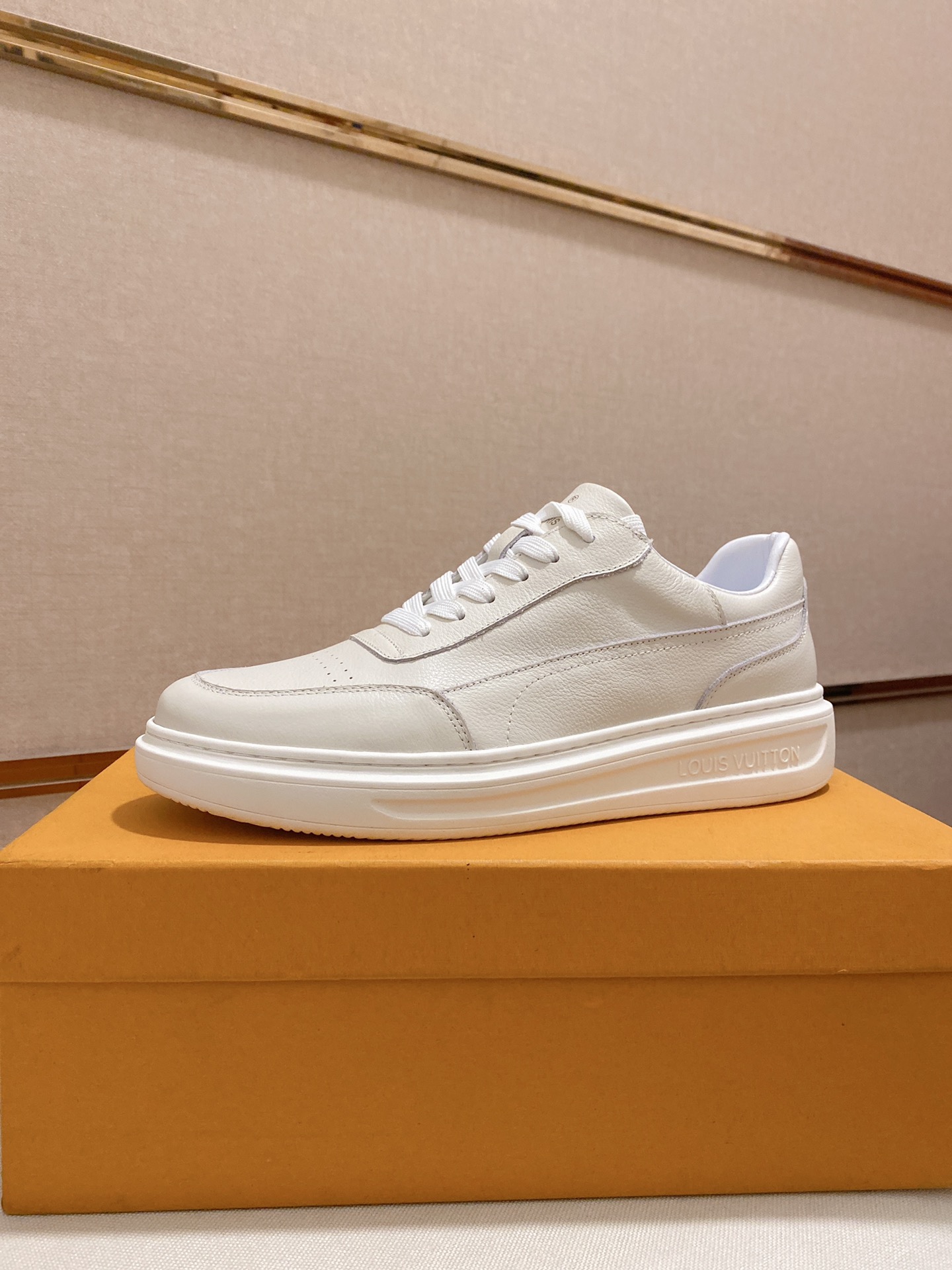 Louis Vuitton Low Top sneaker 125 - vstockx