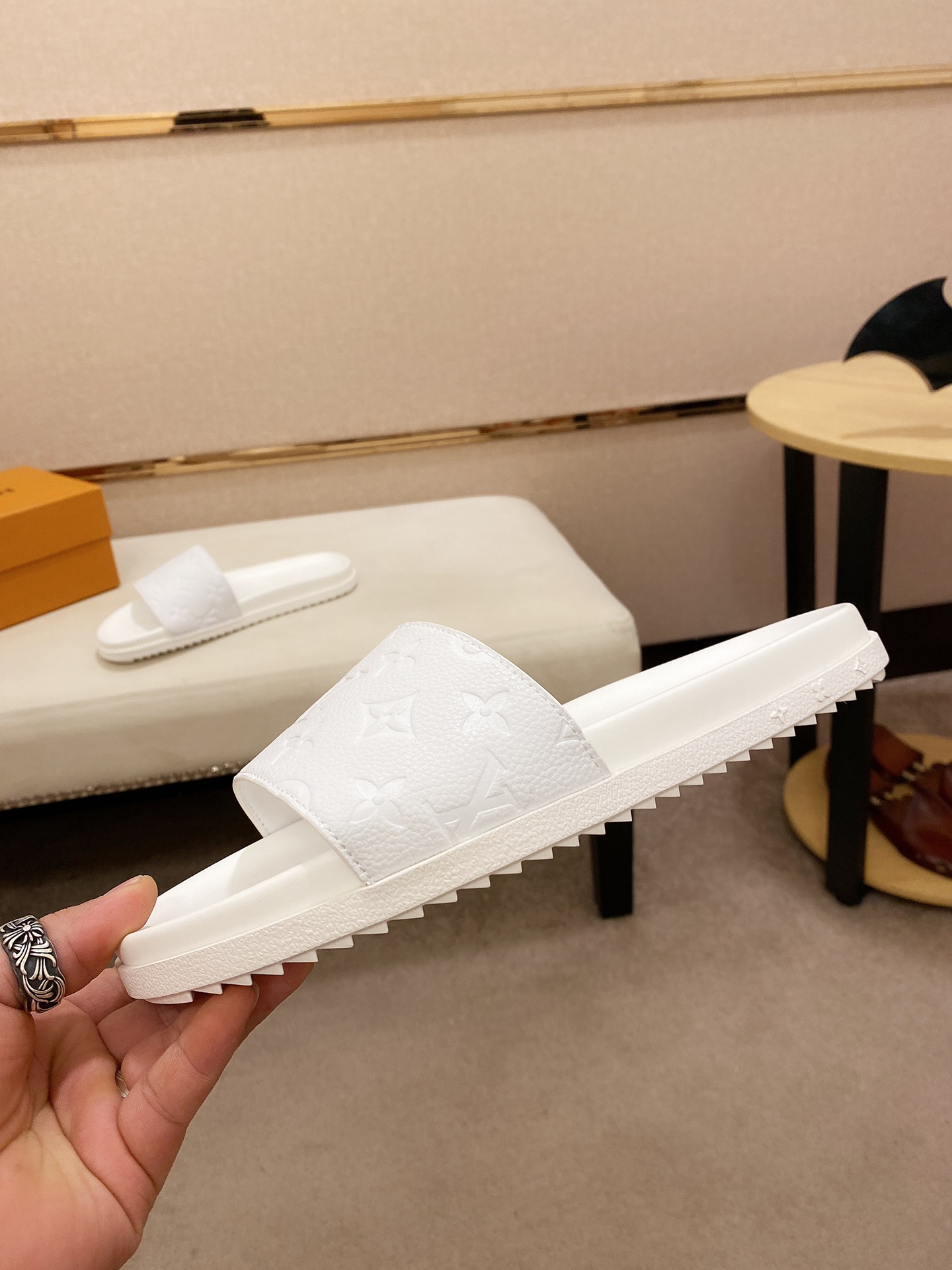 Louis Vuitton Slipper 14 - vstockx