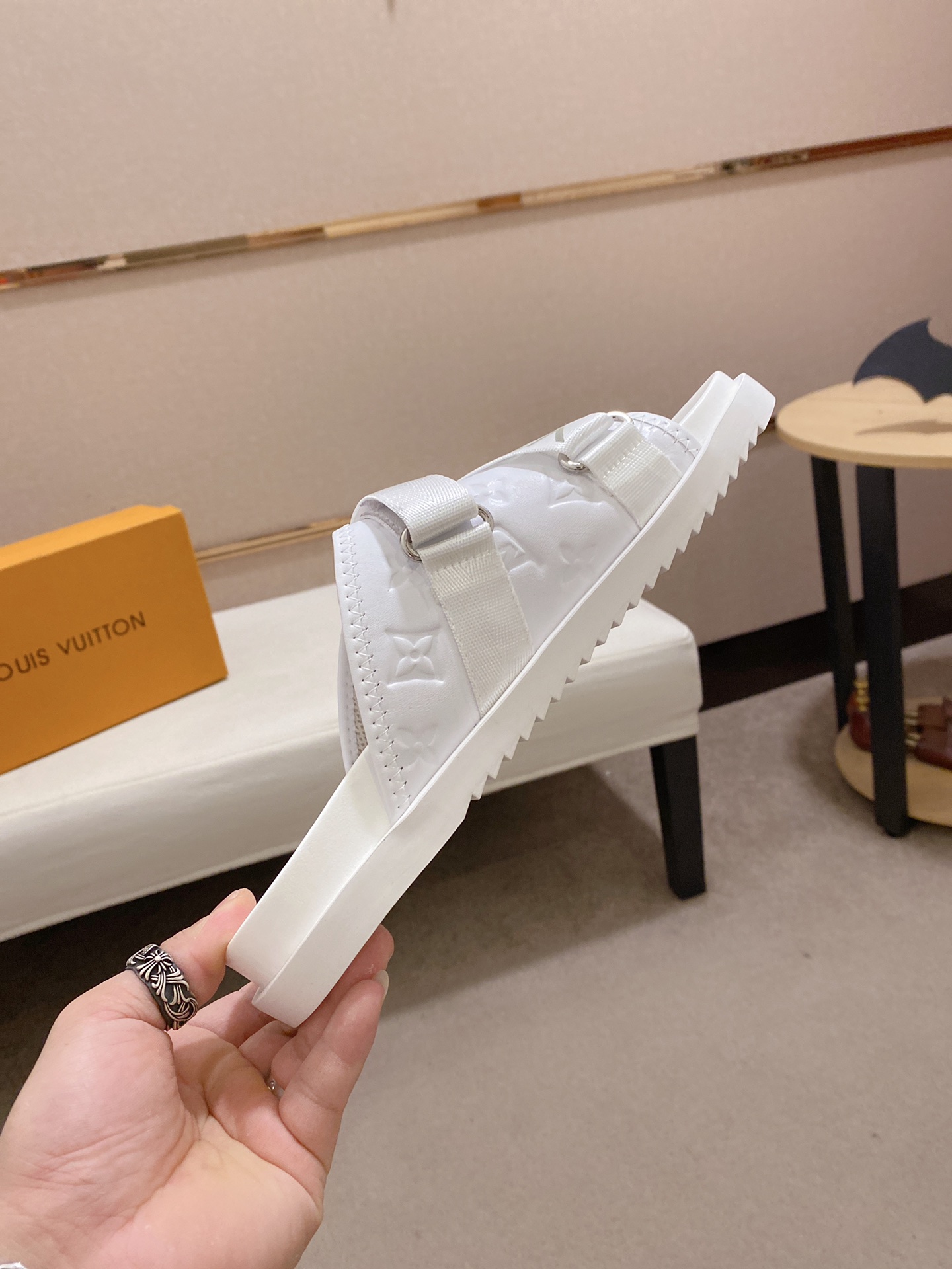 Louis Vuitton Honolulu Sneaker 4 - vstockx
