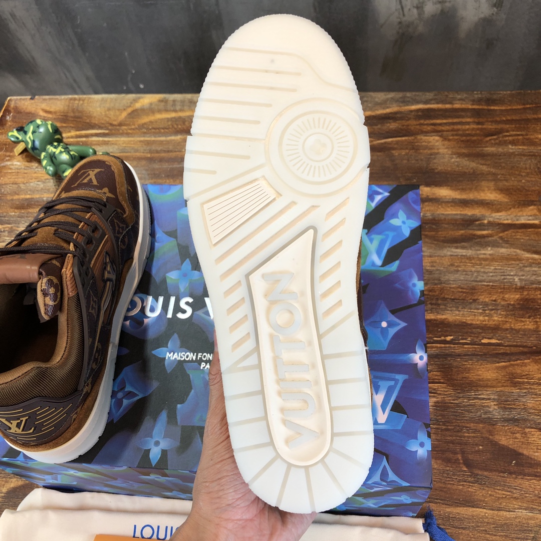 Louis Vuitton Trainer Sneakers 8 - vstockx