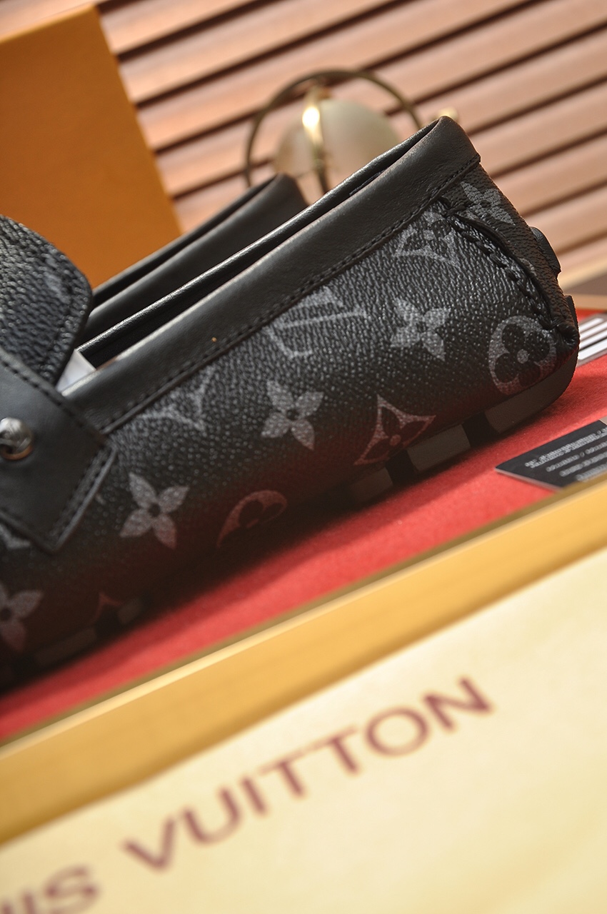 Louis Vuitton Leather Boots 33 - vstockx