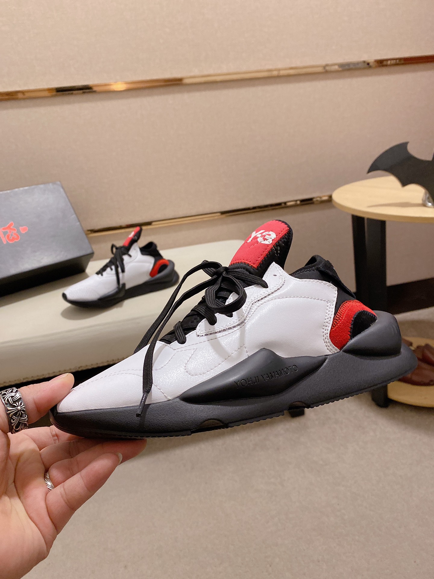 Y-3 Kaiwa Lace-Up Sneakers 20 - vstockx