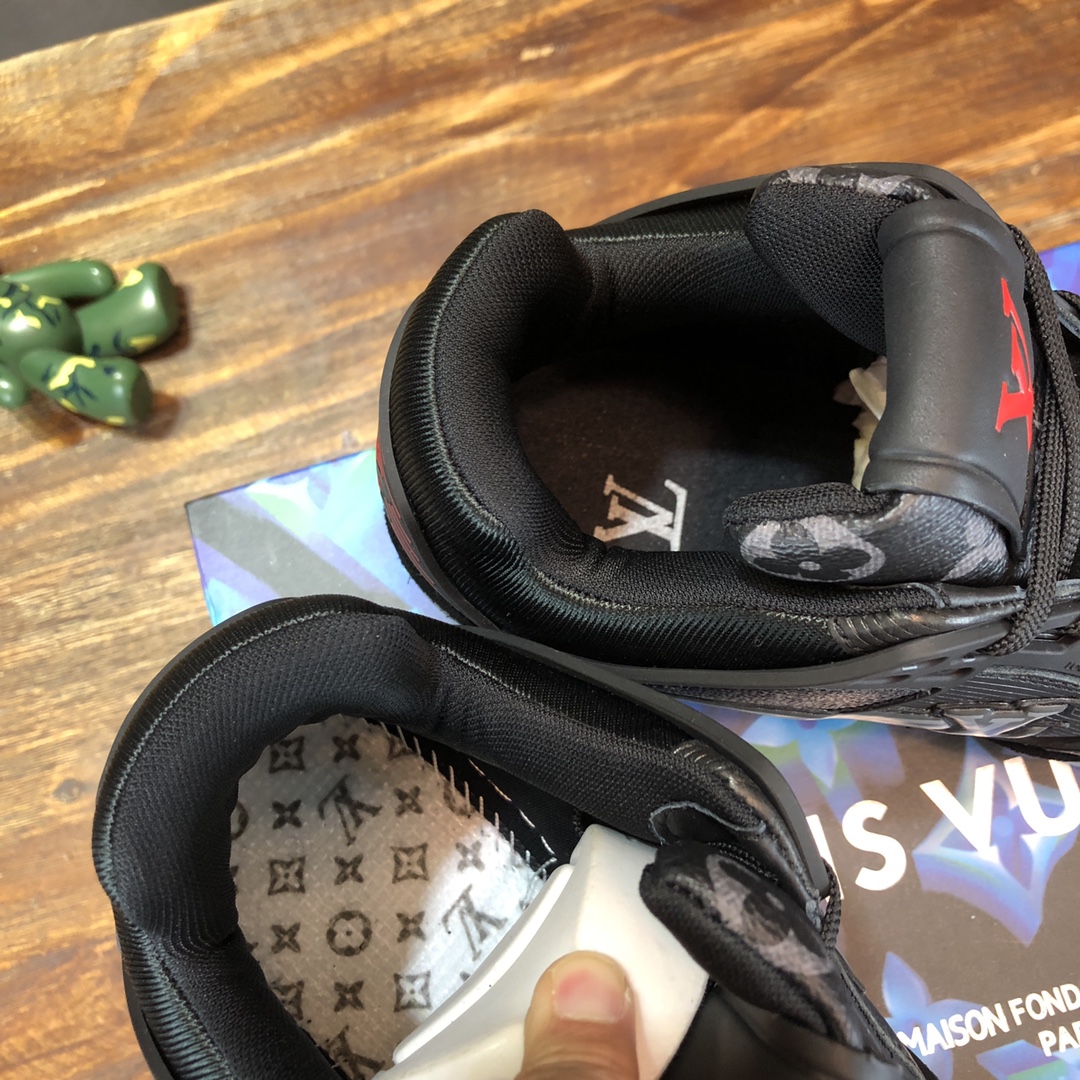 Louis Vuitton Trainer Sneakers 7 - vstockx