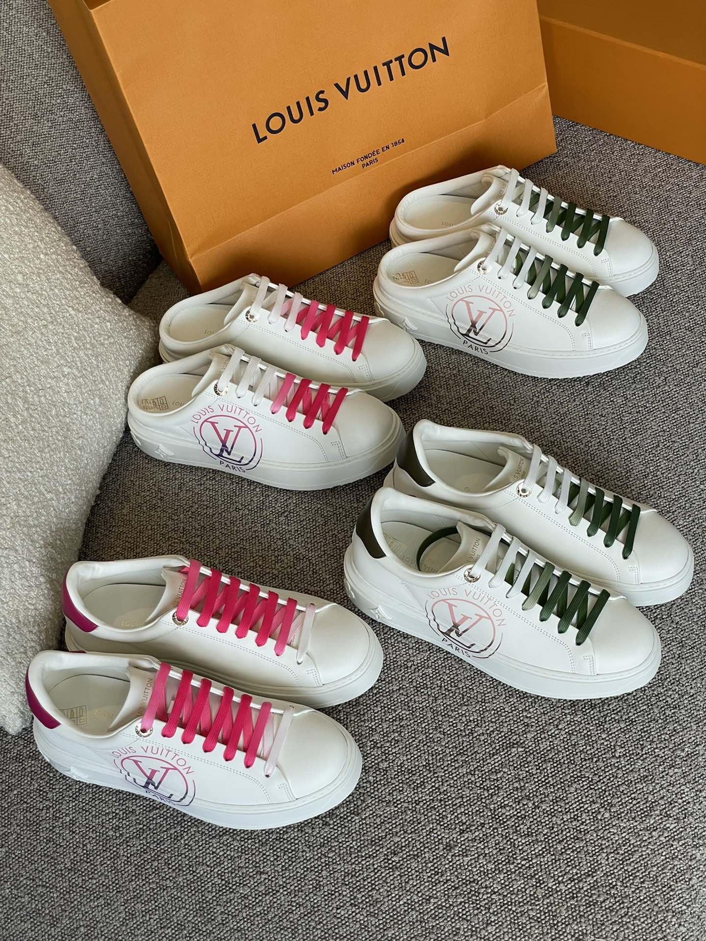 Louis Vuitton TIME OUT TRAINERS 1 - vstockx