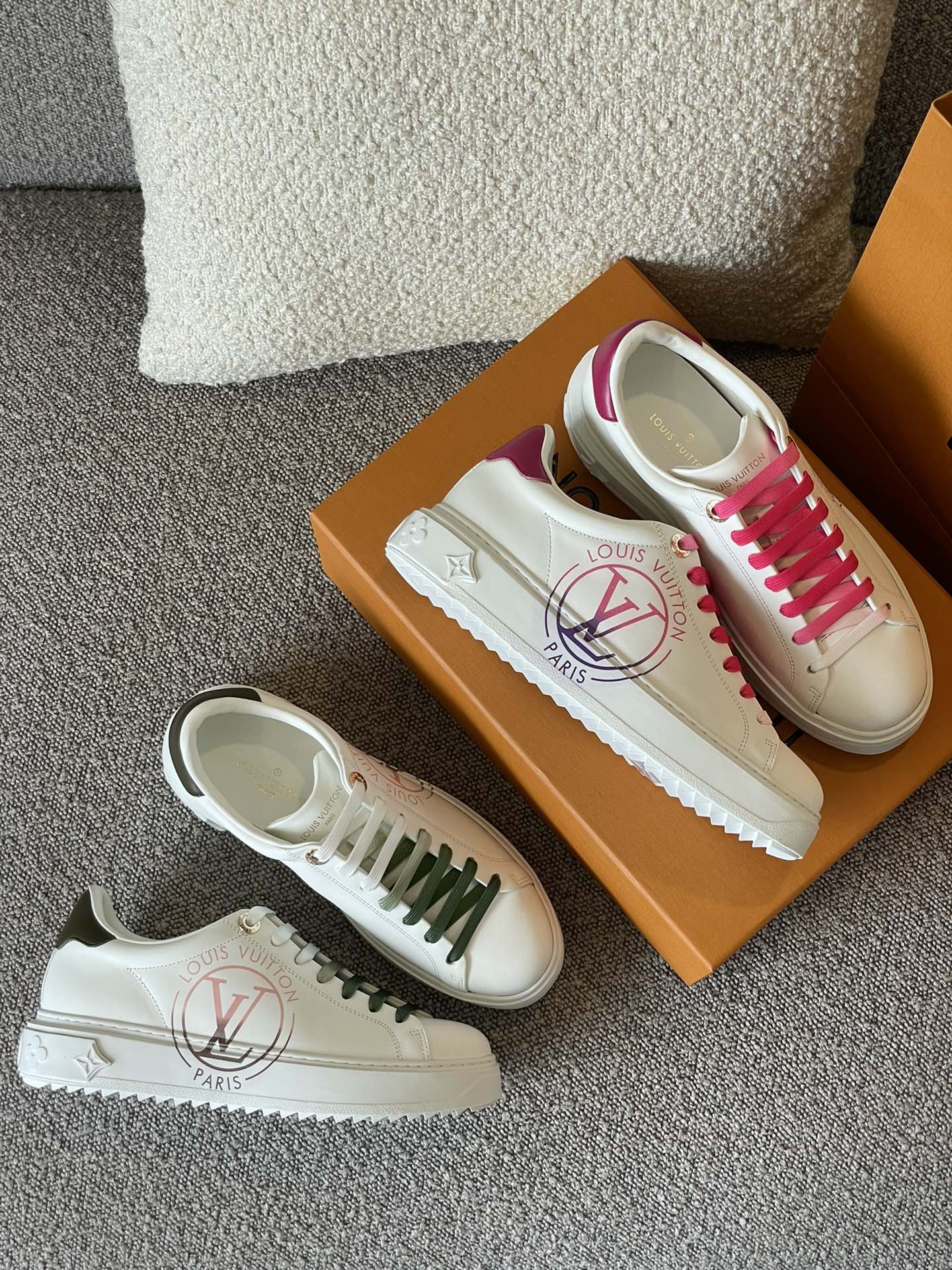 Louis Vuitton TIME OUT TRAINERS 1 - vstockx