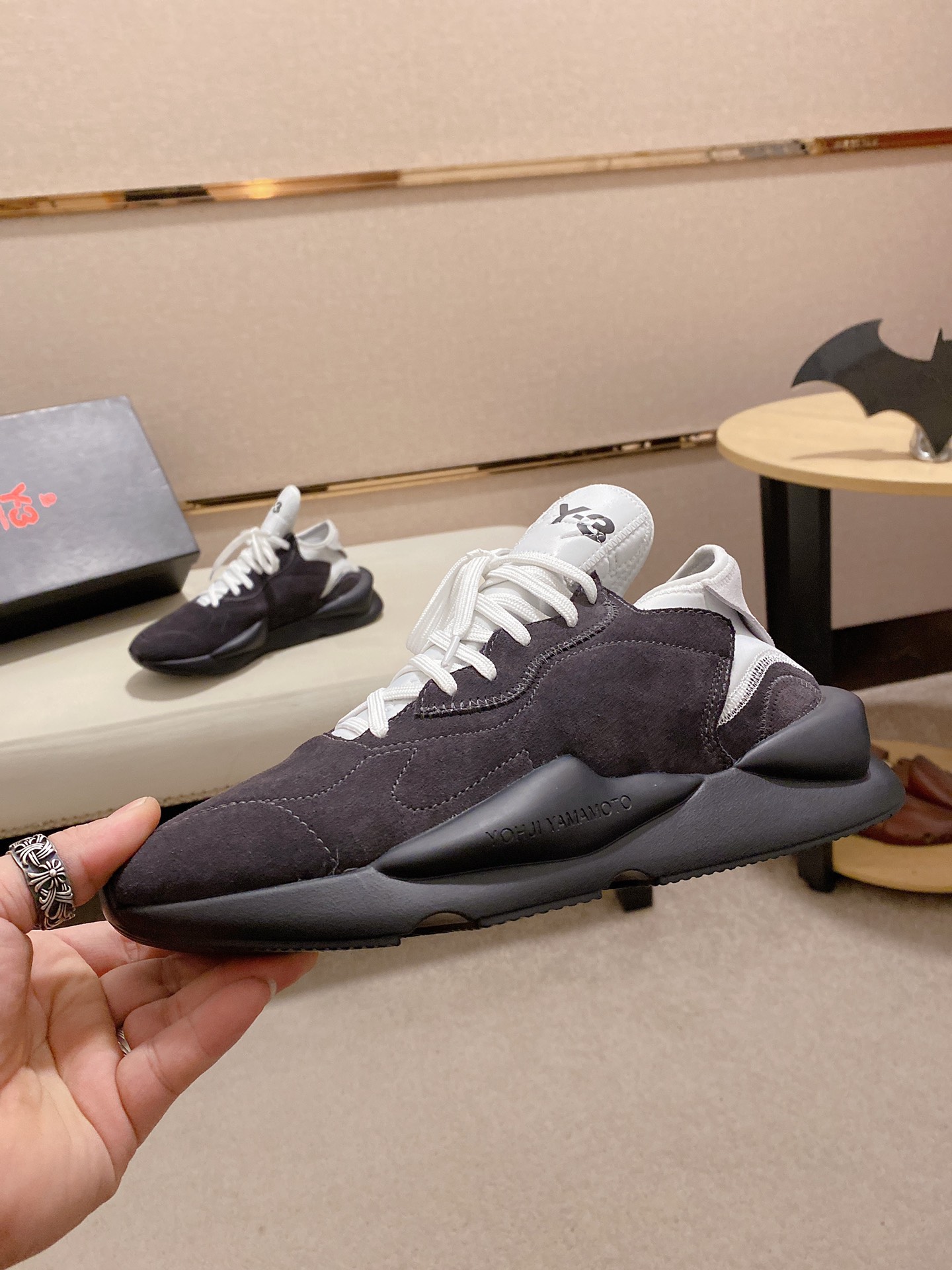 Y-3 Kaiwa Lace-Up Sneakers 18 - vstockx