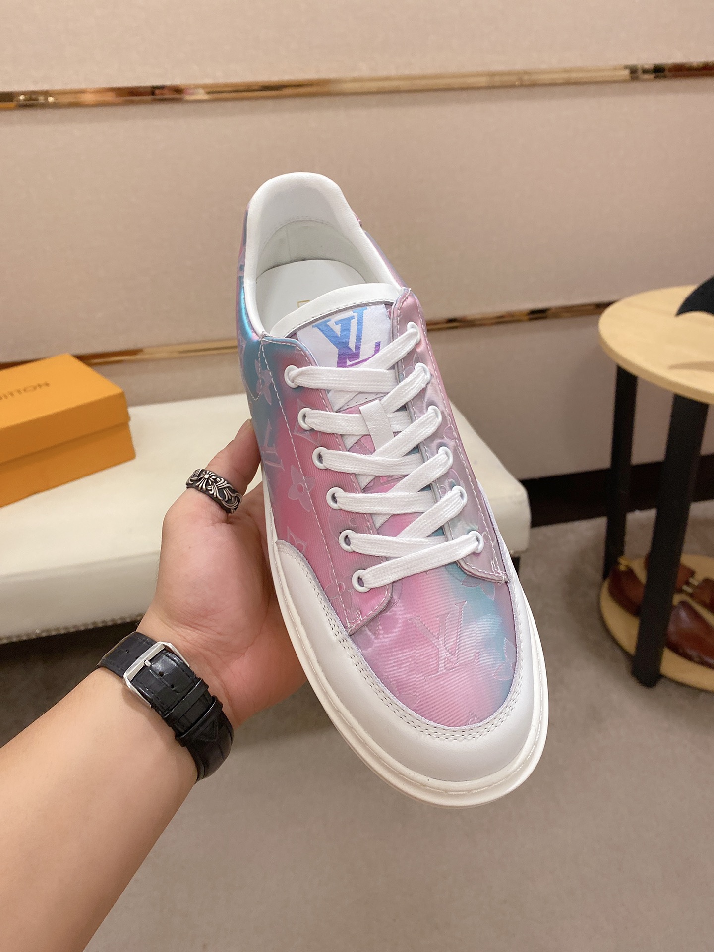 Louis Vuitton Low Top sneaker 112 - vstockx